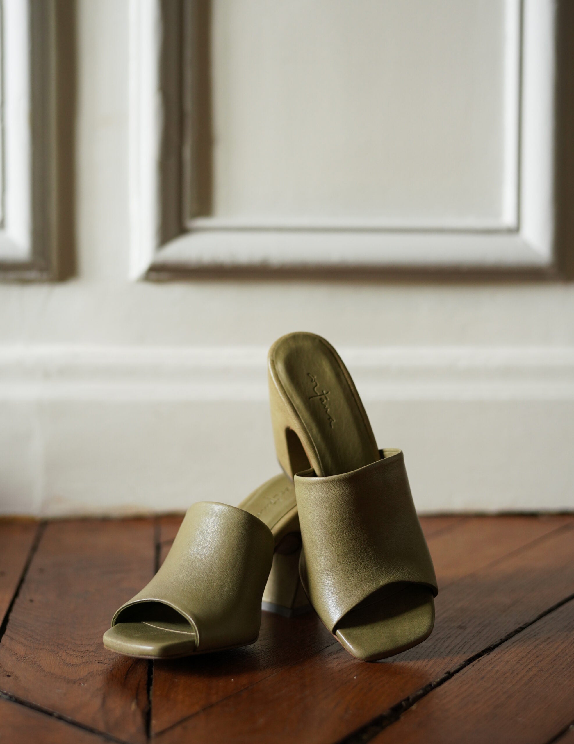 Janis 寬跟穆勒鞋・橄欖綠