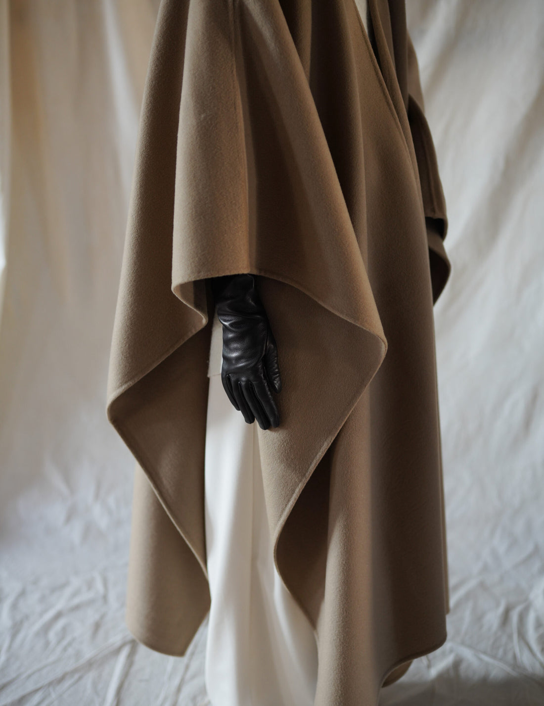 Connie 羊皮長手套・黑色