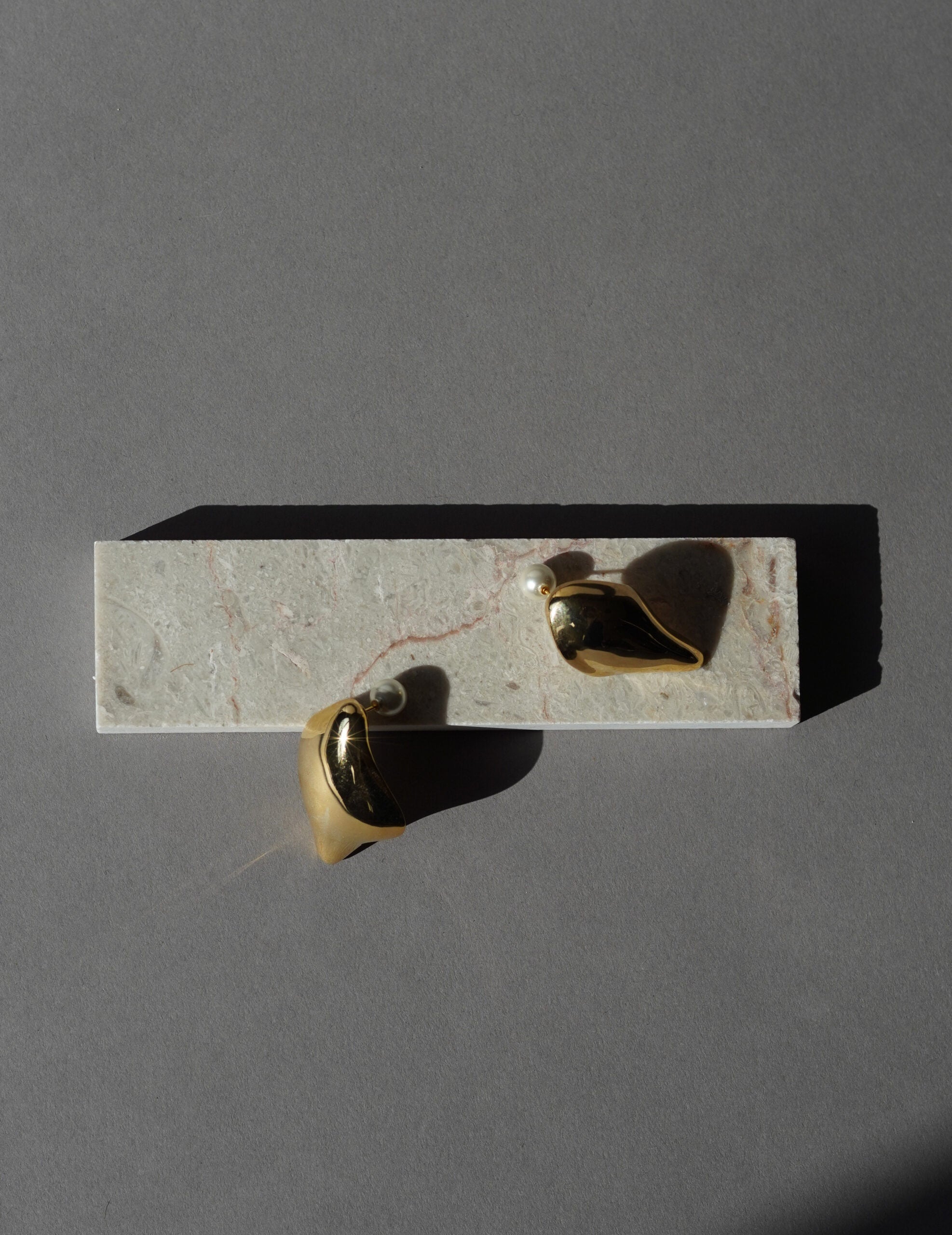 Organic Motif Brass Earrings・Gold