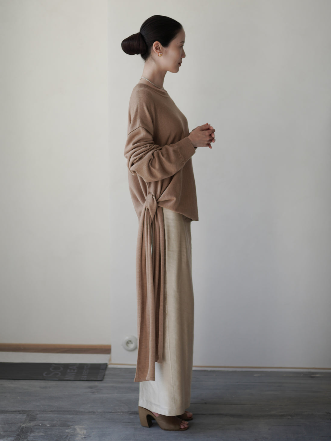 Anemo 側綁帶美麗諾羊毛針織衫・米色