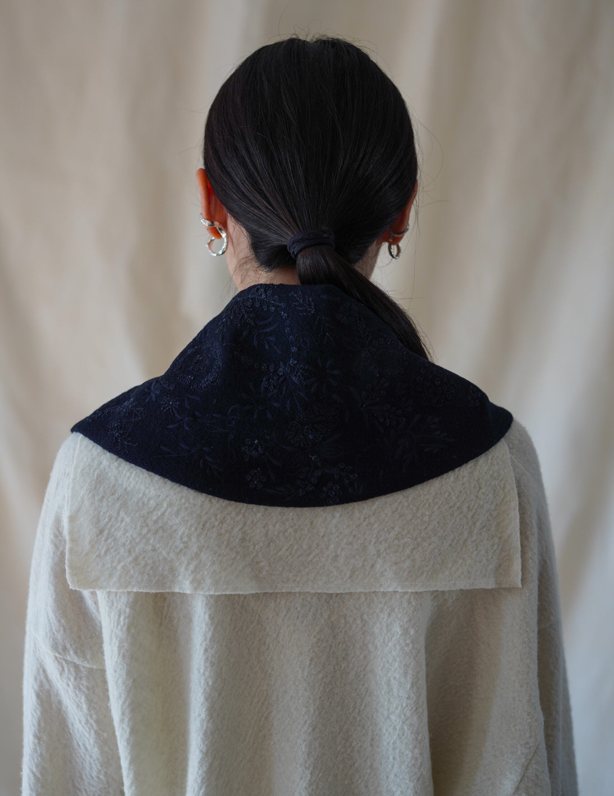 刺繡領巾・黑色