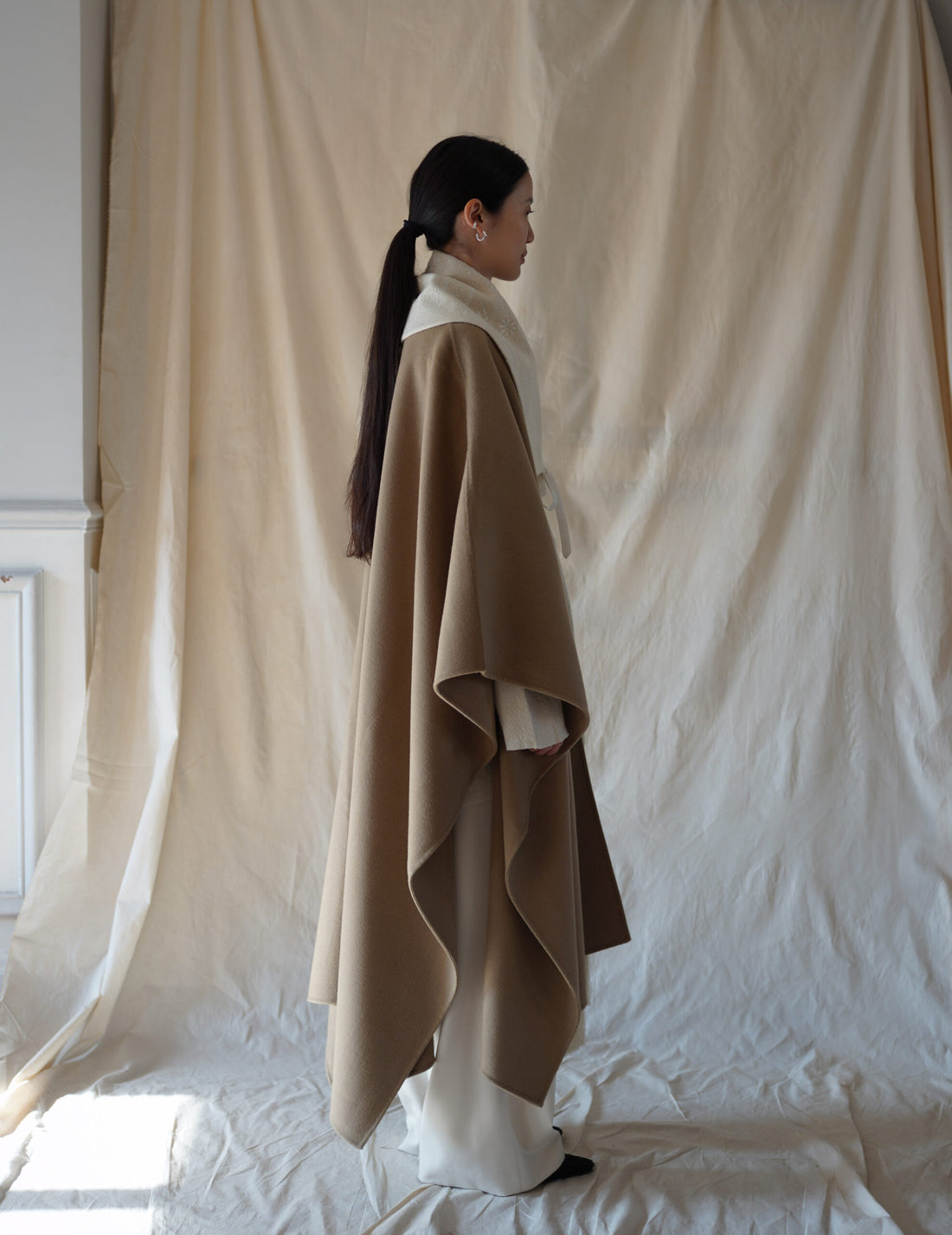 Embroidered Collar Scarf・Natural
