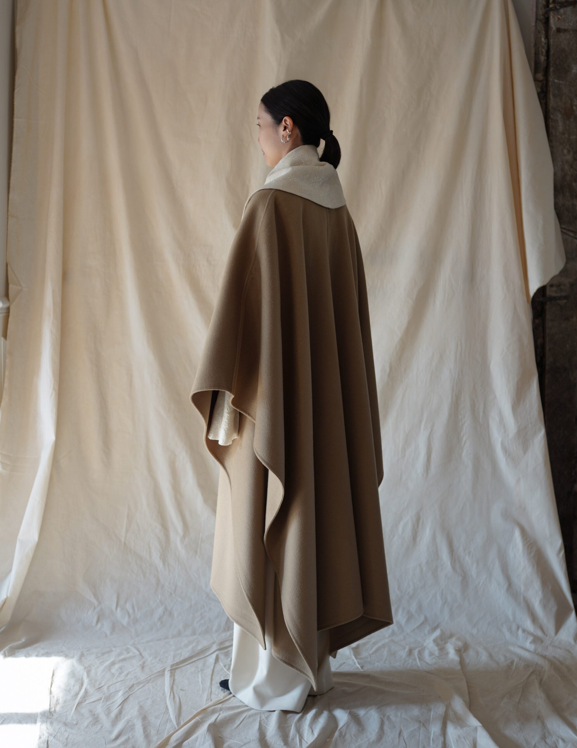 Embroidered Collar Scarf・Natural