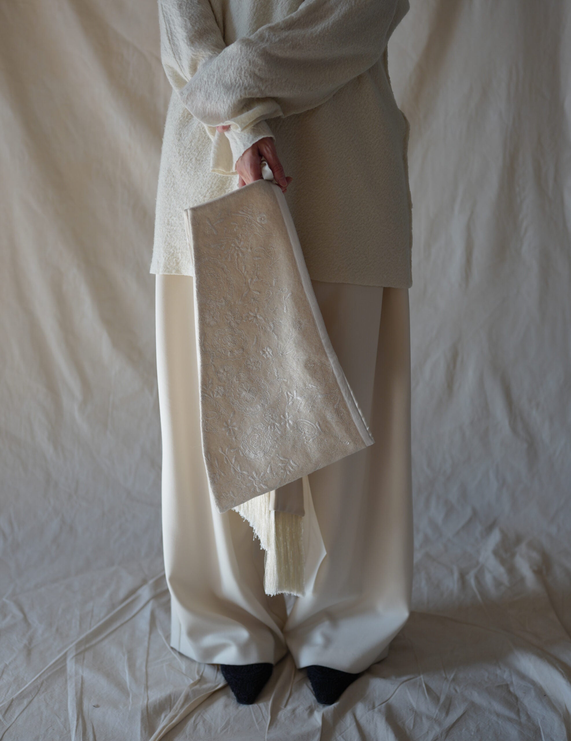 Embroidered Collar Scarf・Natural