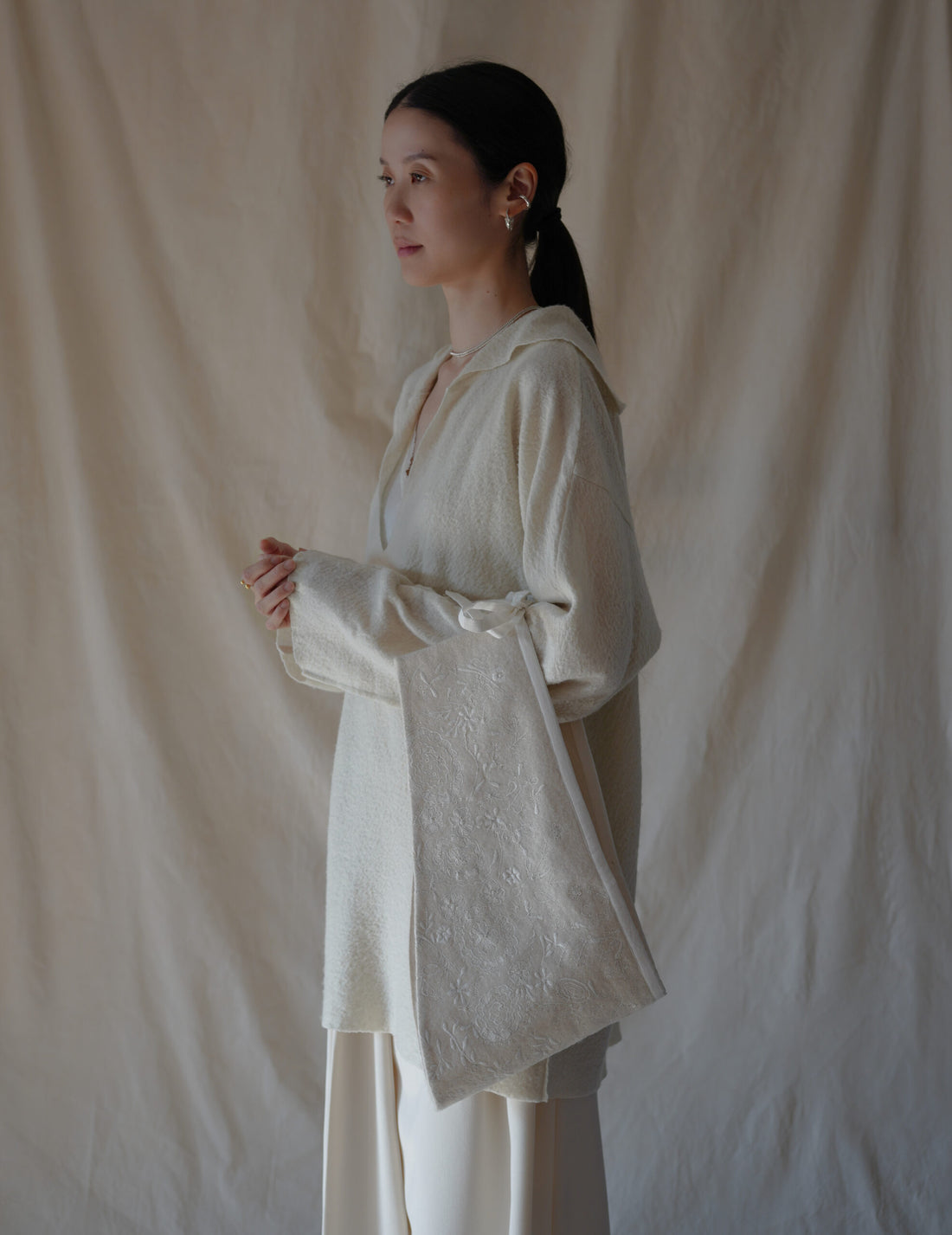 Embroidered Collar Scarf・Natural