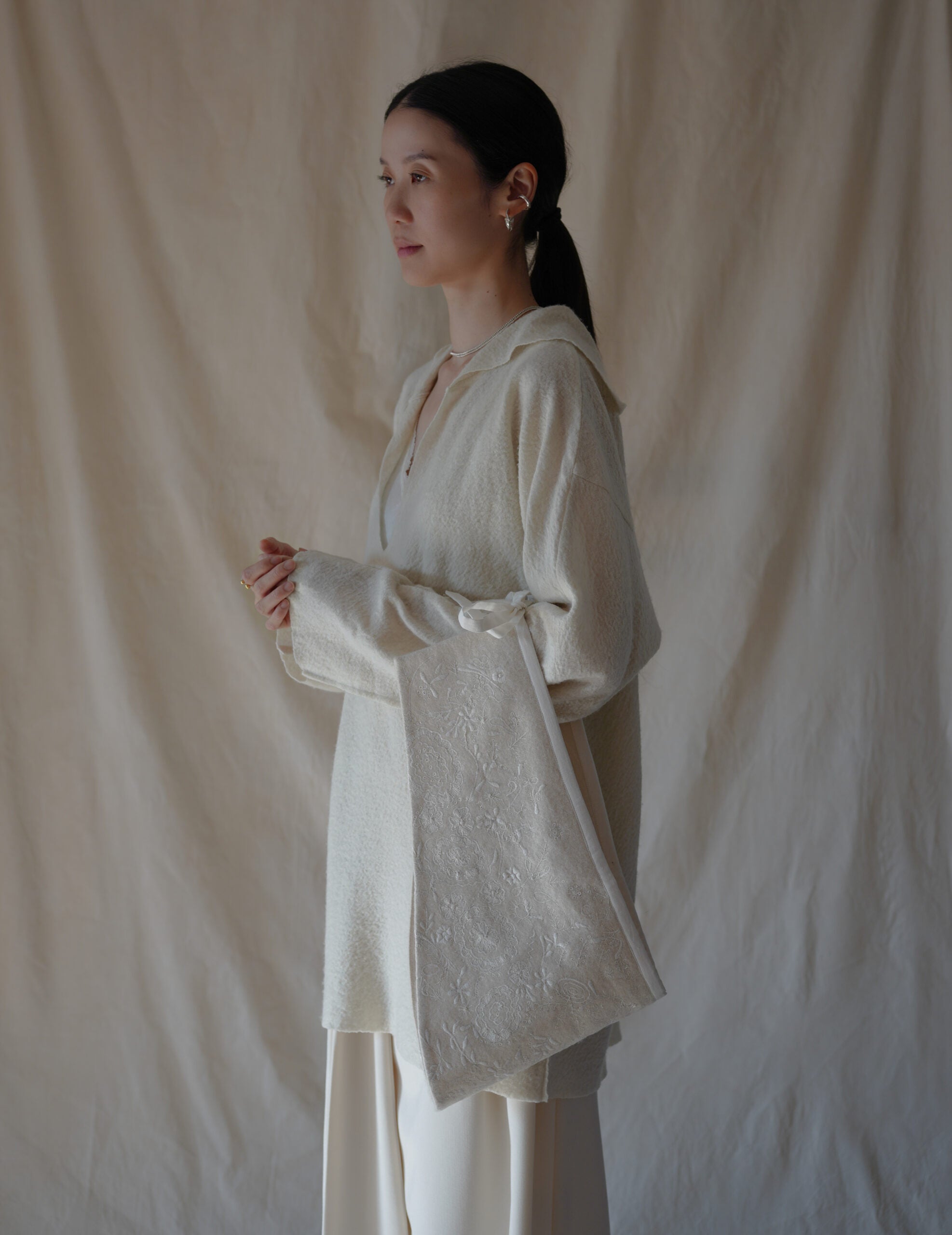 Embroidered Collar Scarf・Natural