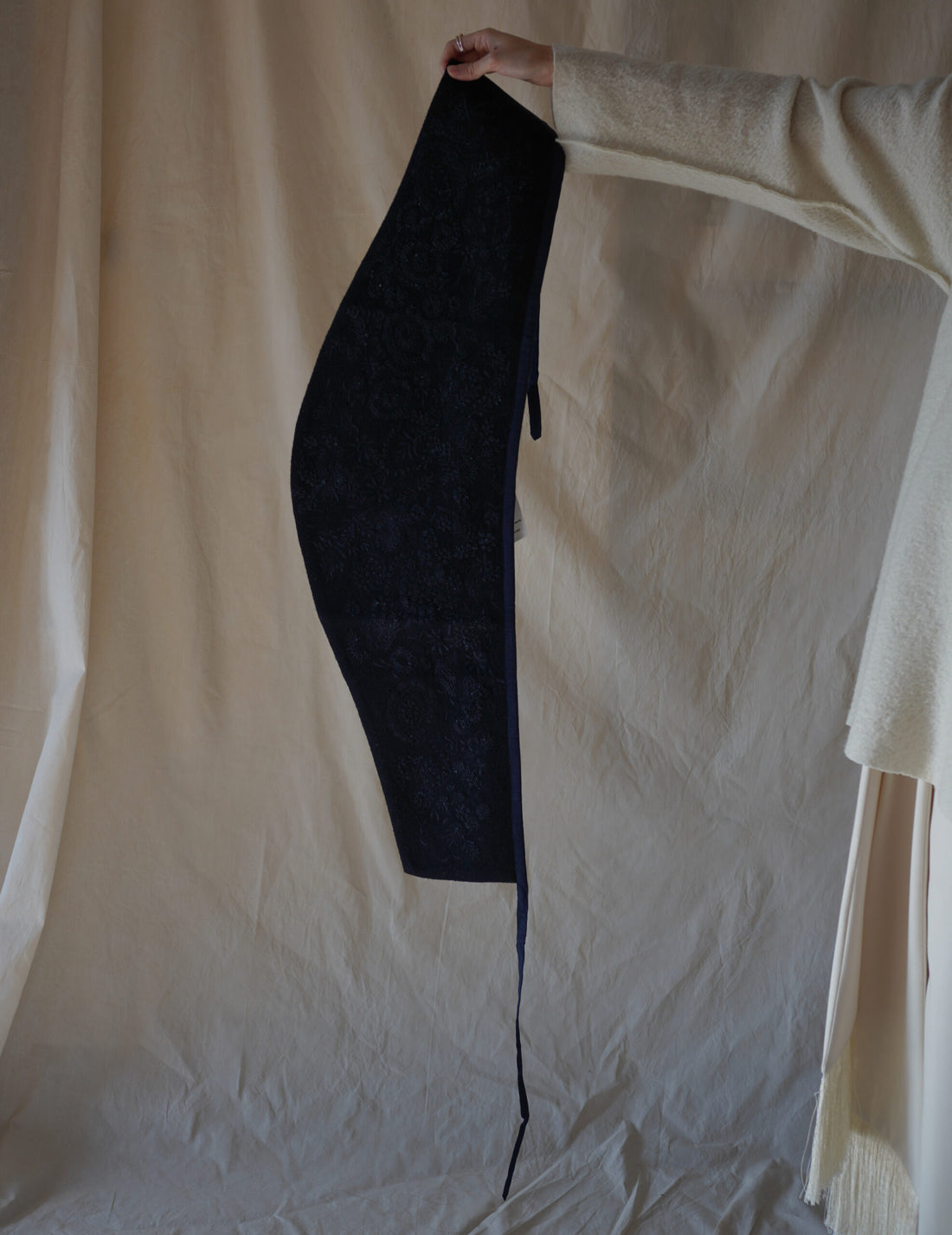 刺繡領巾・黑色