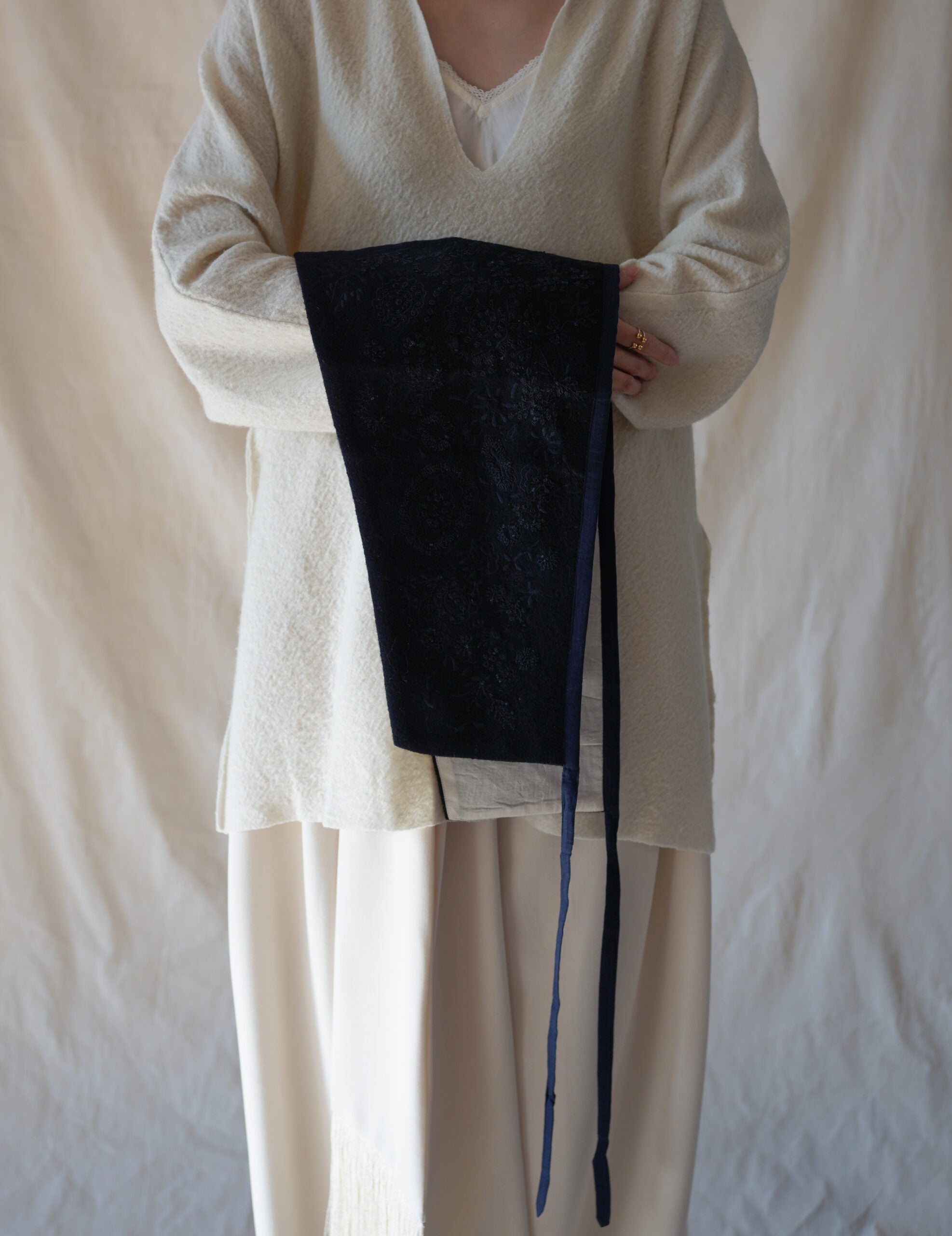 刺繡領巾・黑色