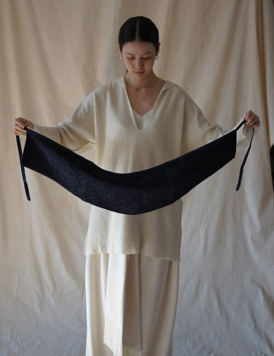 刺繡領巾・黑色