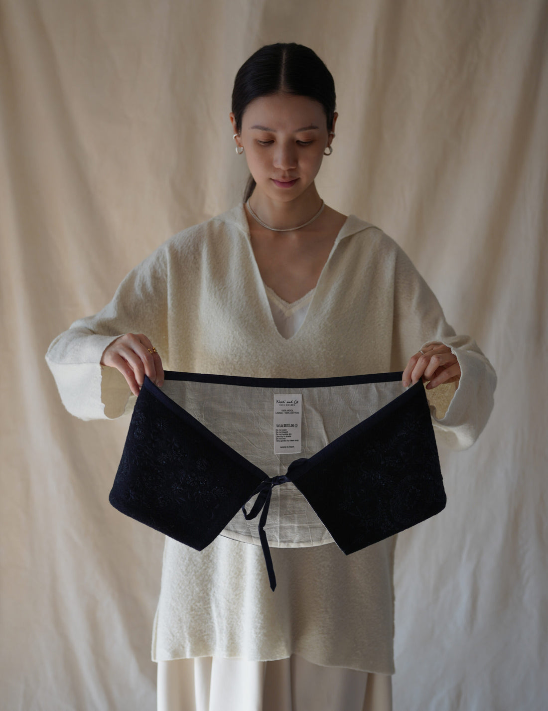 刺繡領巾・黑色