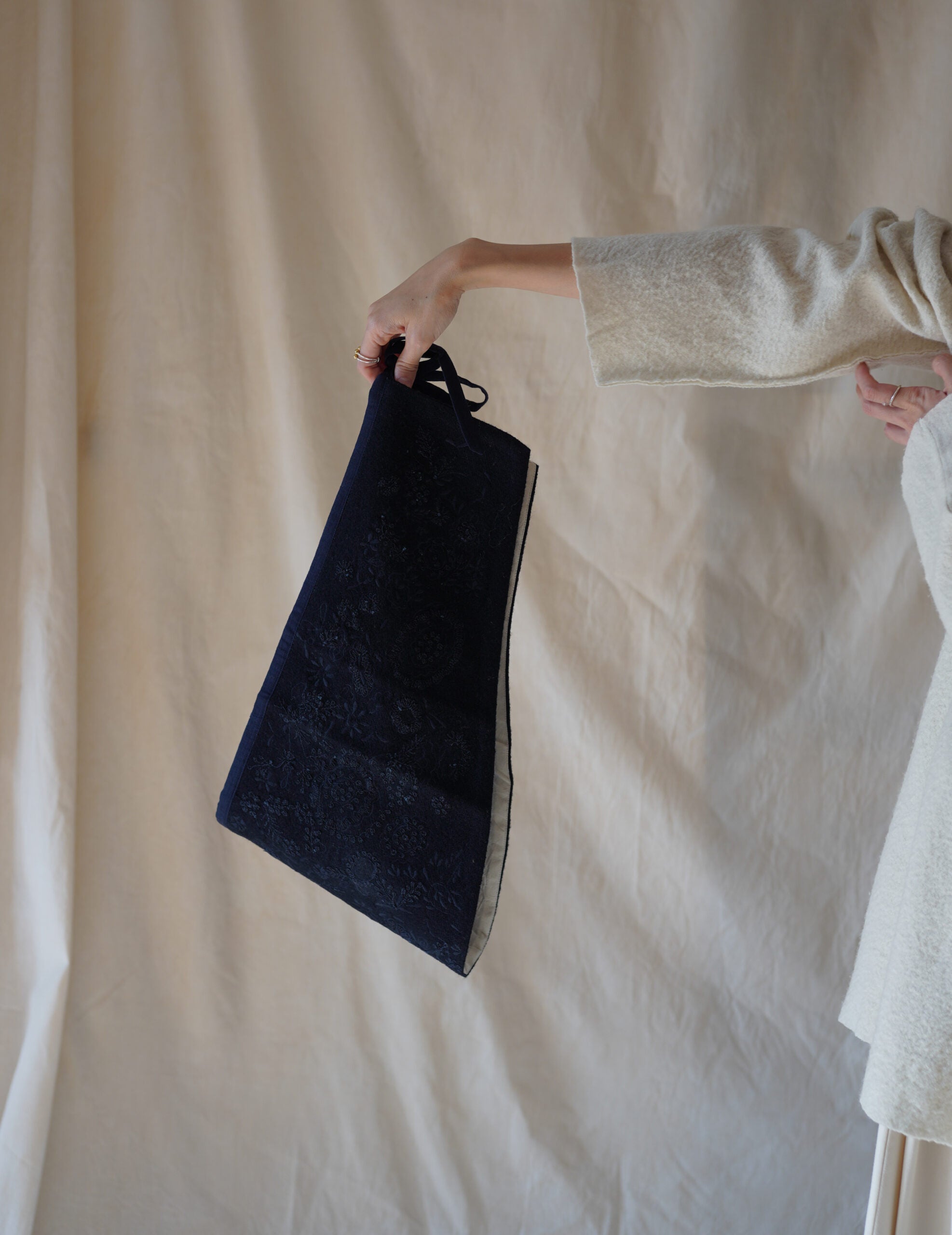 刺繡領巾・黑色