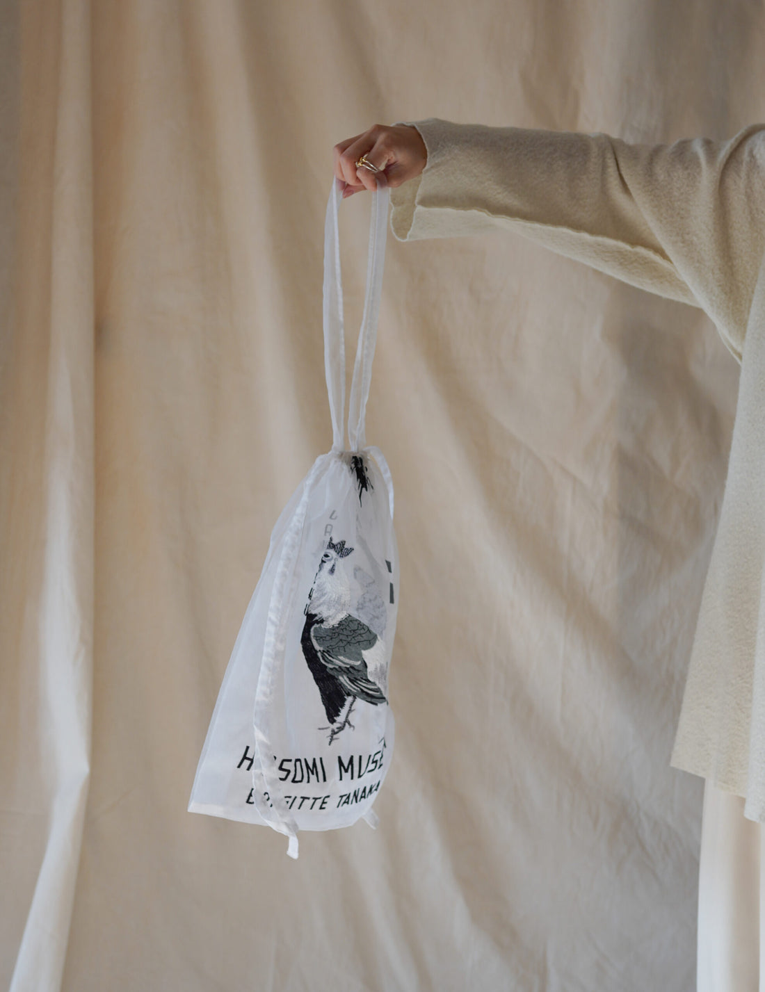 Hosomi Museum Embroidered Transparent Organza Bag・White