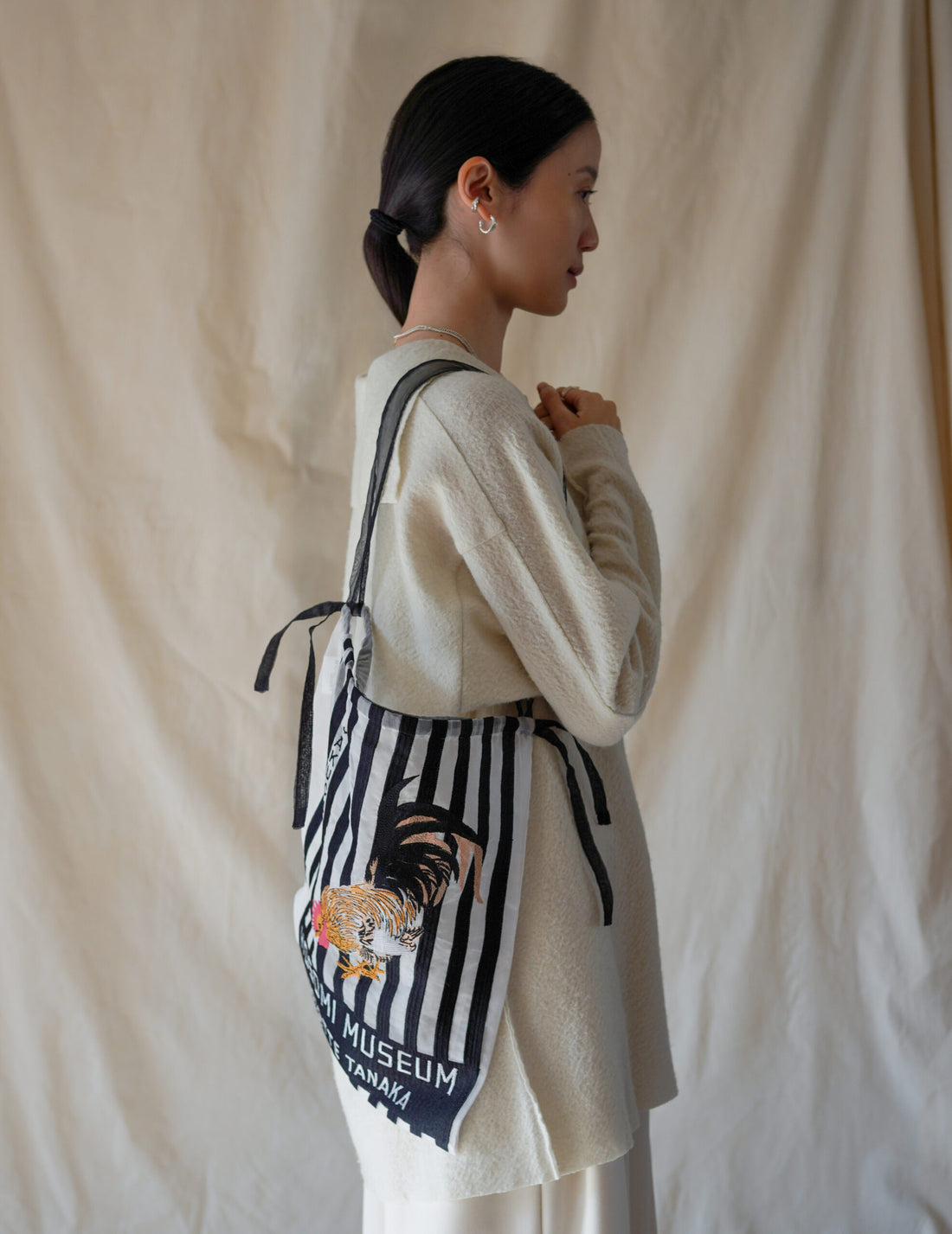 Hosomi Museum Embroidered Transparent Organza Bag・Black & White