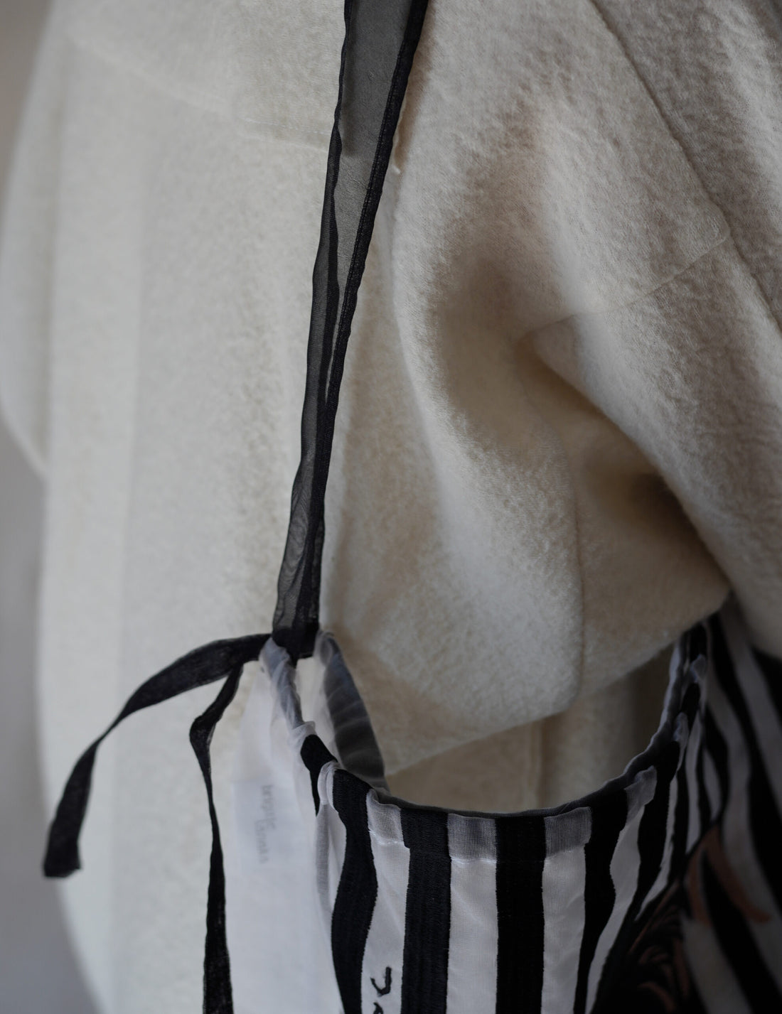 Hosomi Museum Embroidered Transparent Organza Bag・Black & White