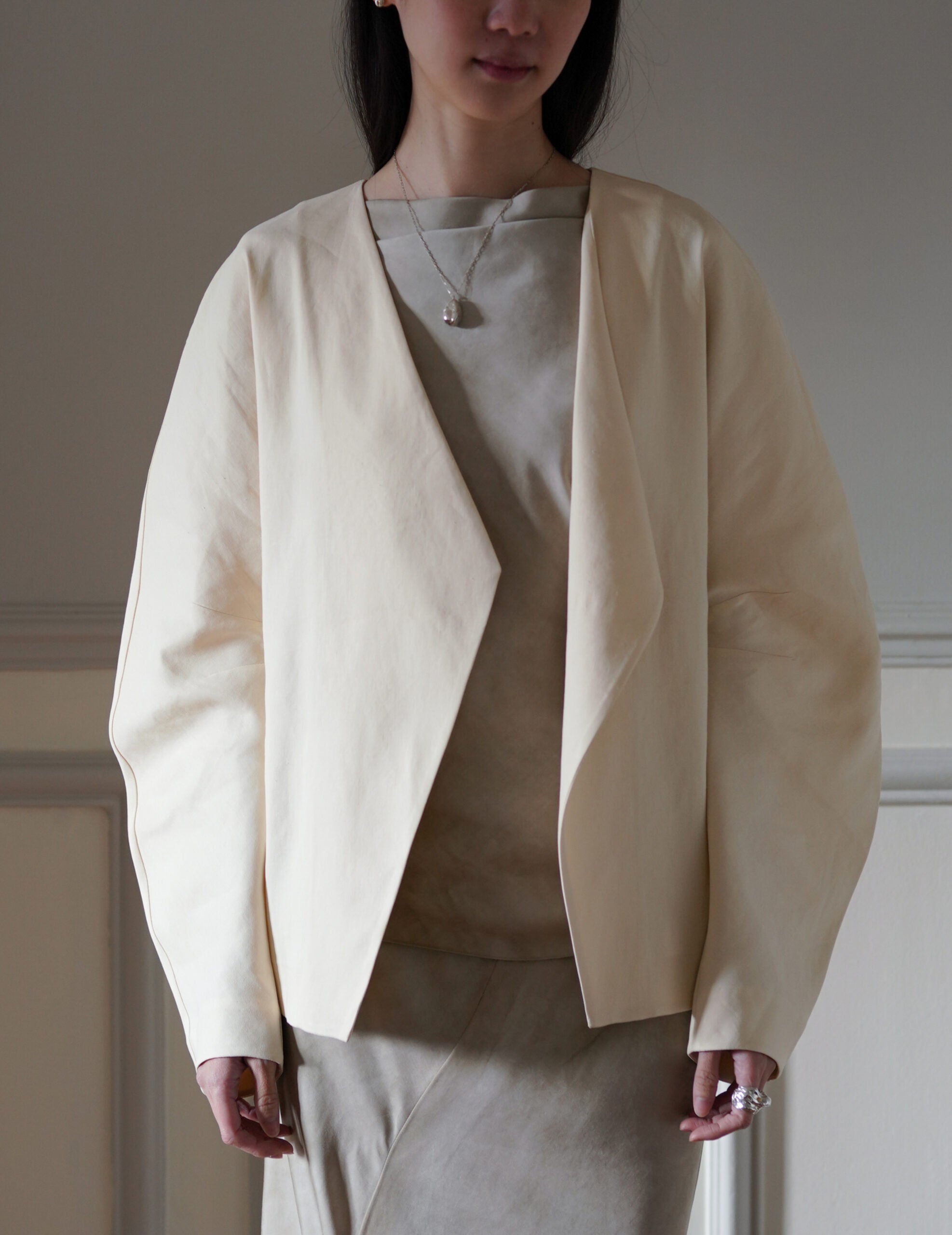 Organica 不對稱剪裁外套・象牙白