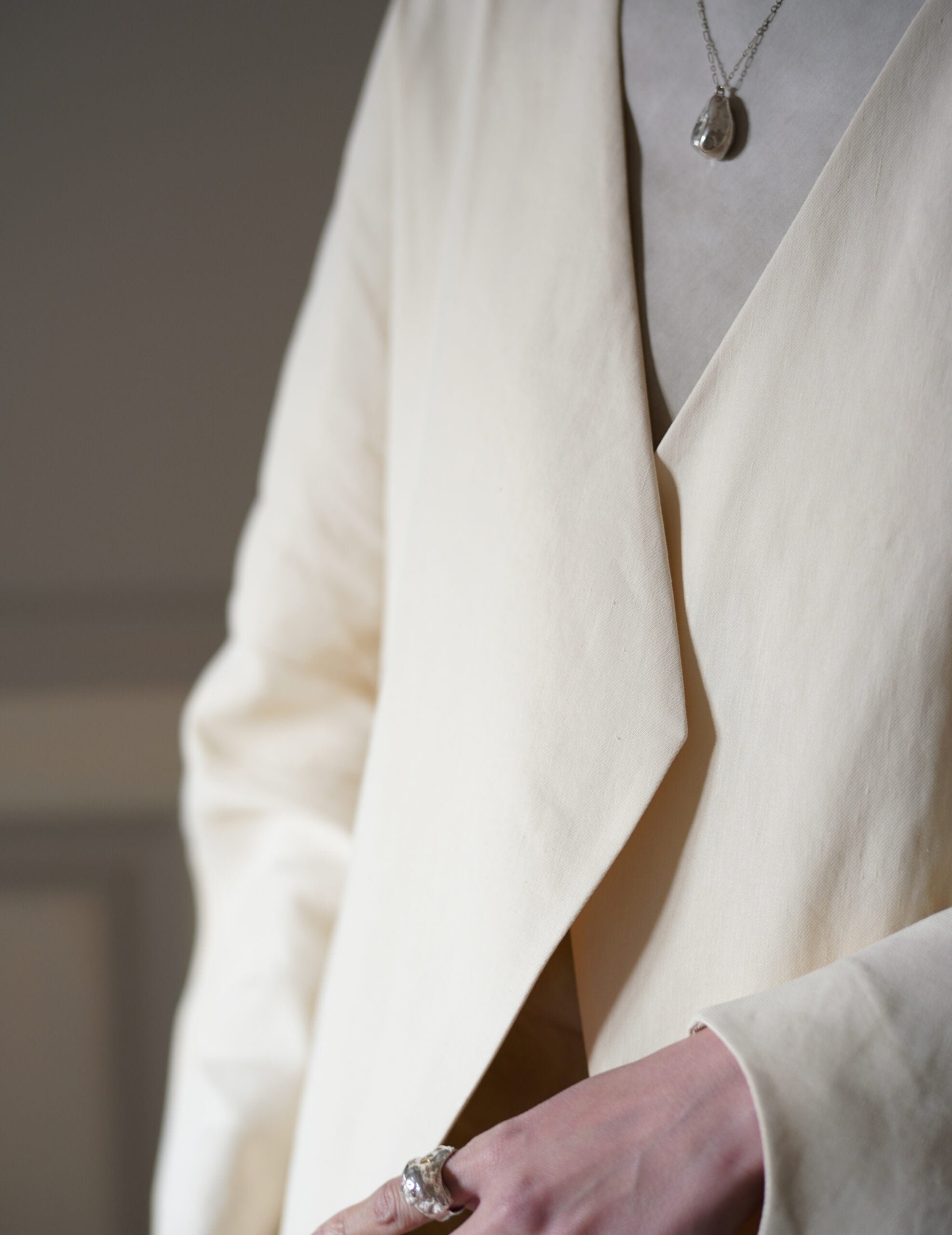 Organica 不對稱剪裁外套・象牙白