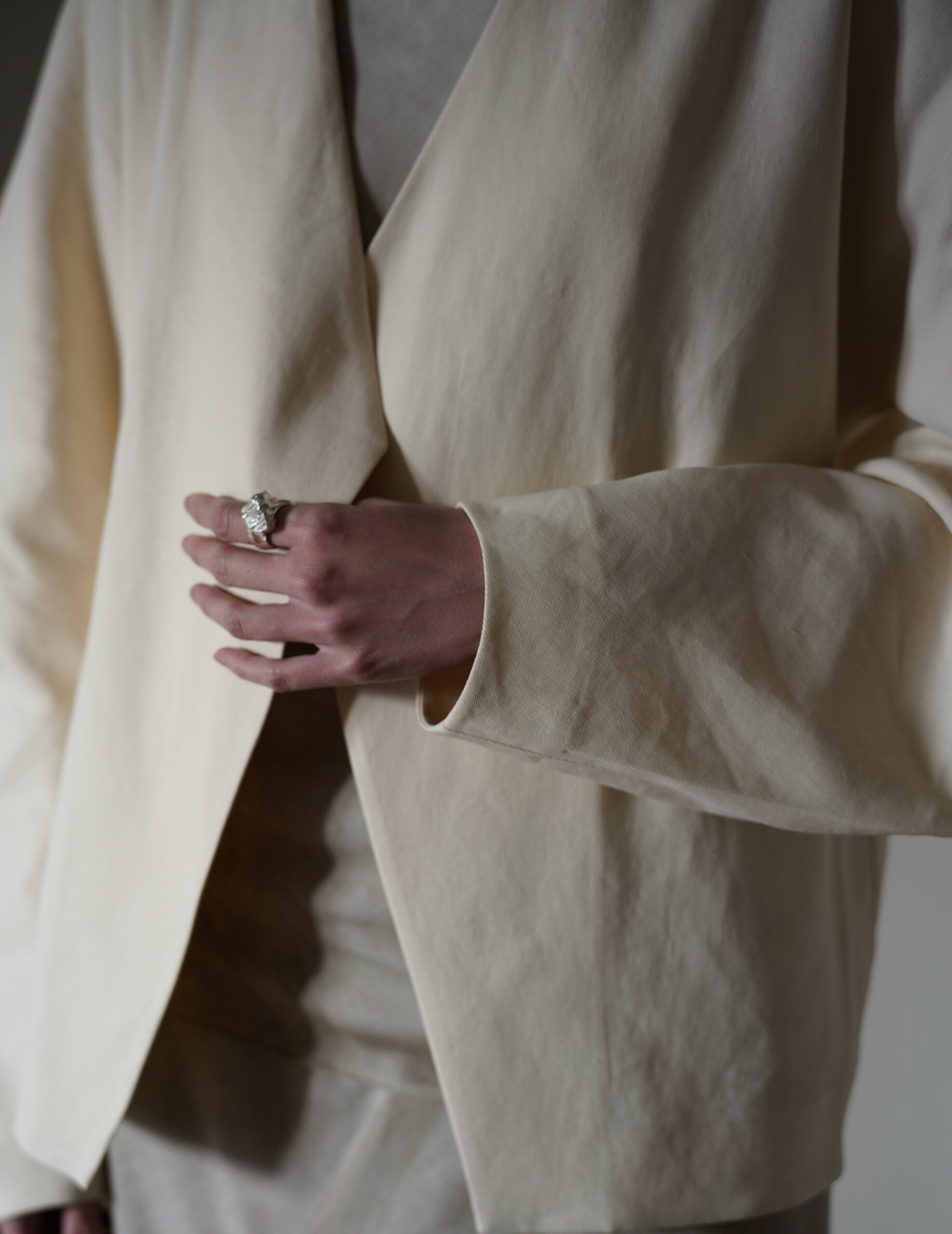 Organica 不對稱剪裁外套・象牙白