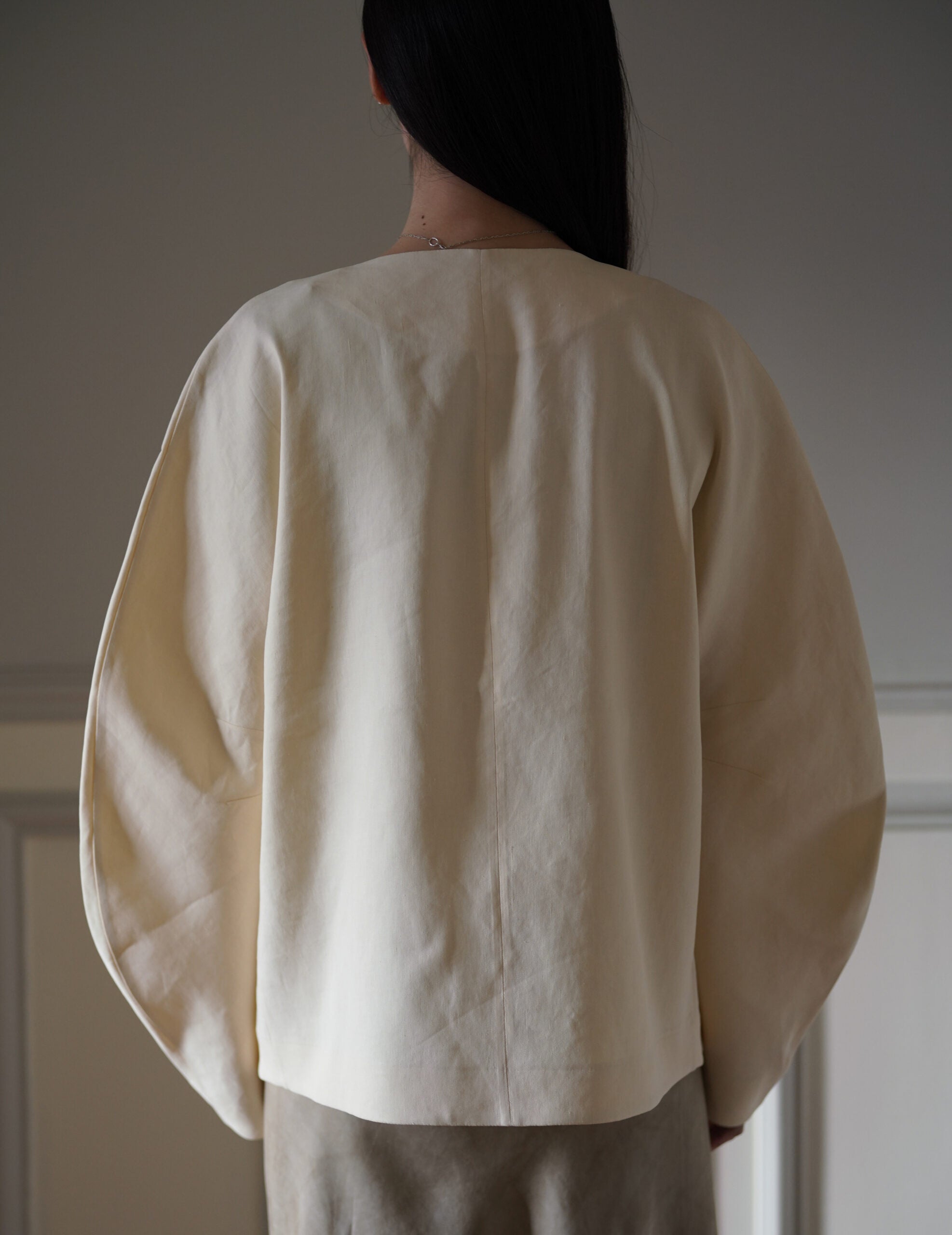 Organica 不對稱剪裁外套・象牙白