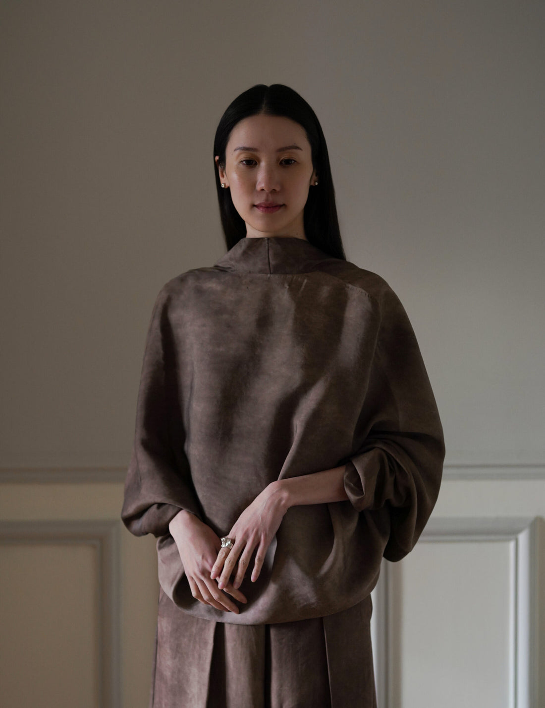 Opalo 缎面繭型外套・可可色