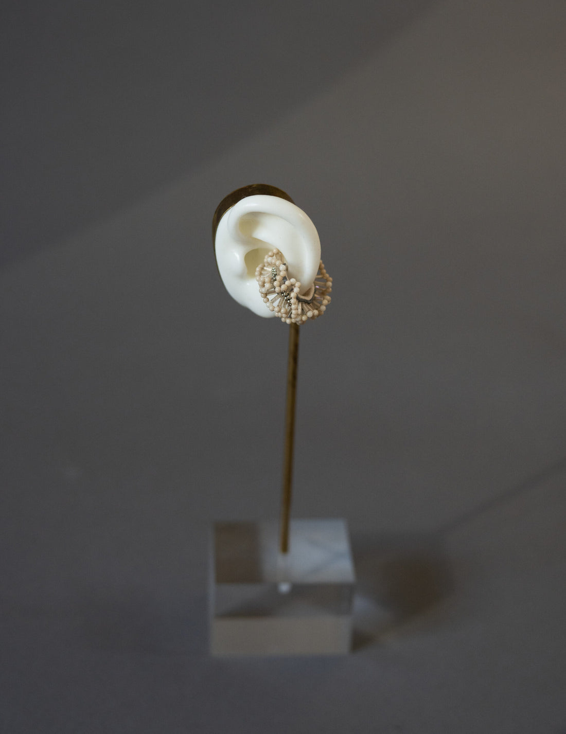 Chase 耳骨夾・白色