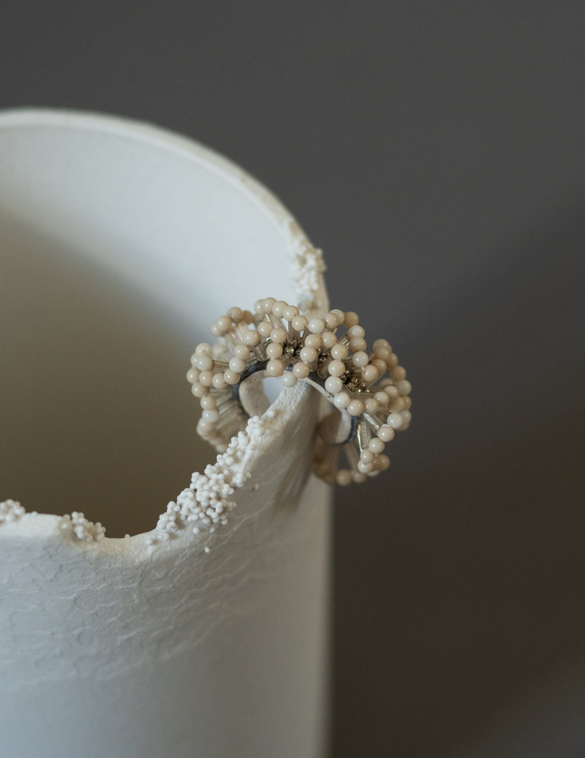 Chase 耳骨夾・白色