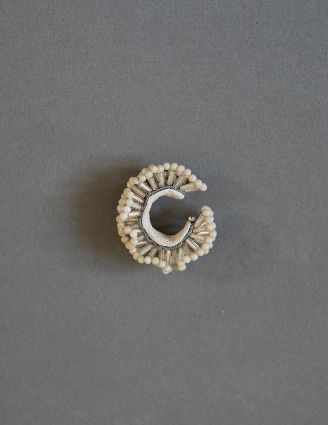 Chase 耳骨夾・白色