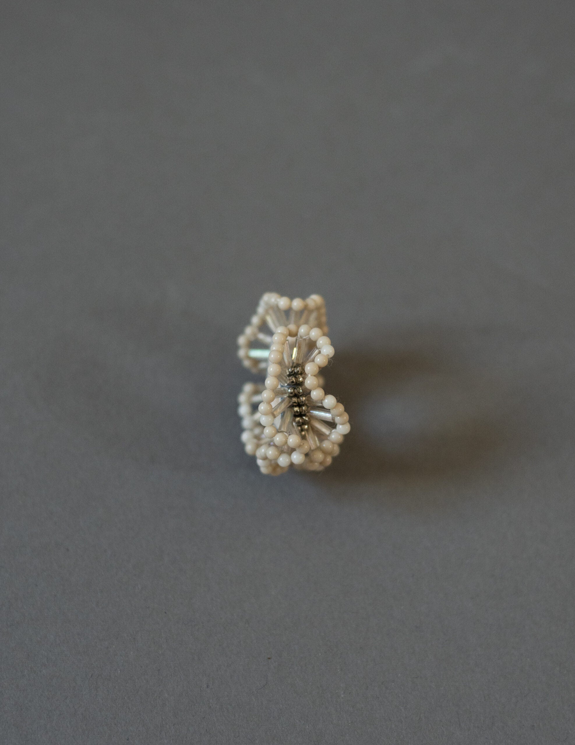 Chase 耳骨夾・白色