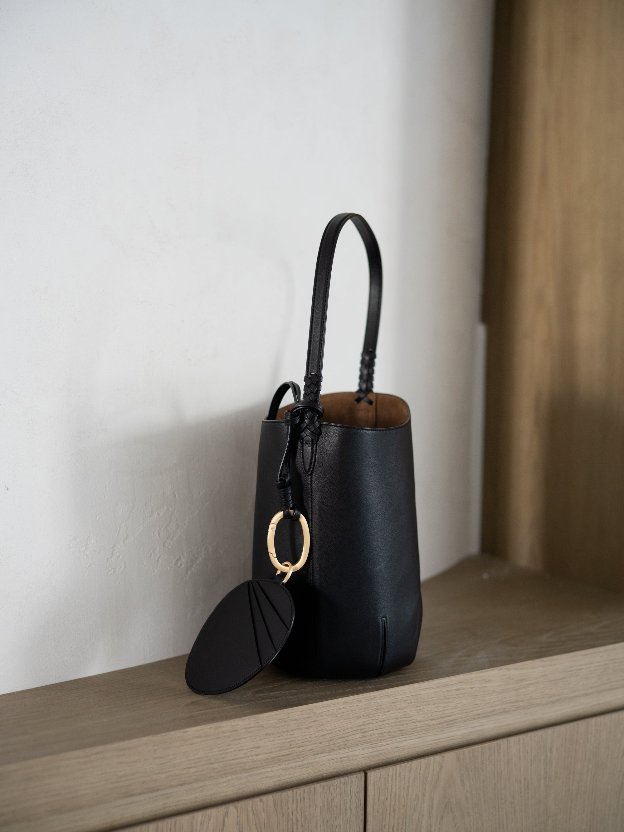 Mame Kurogouchi × Tsuchiya Kaban Monogram Rounded Leather Card Sleeve・Black