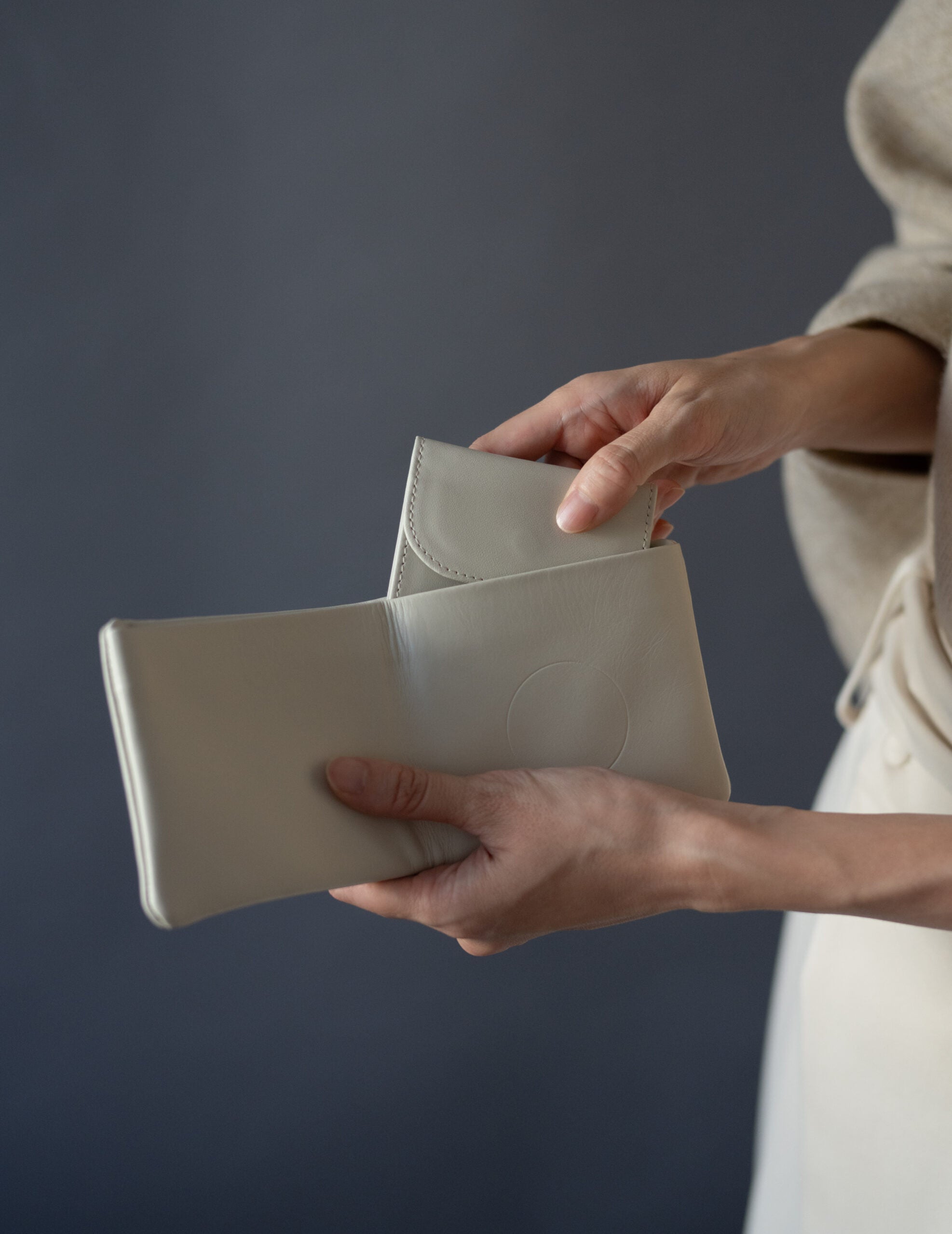 Light Leather Bifold Wallet・Grey