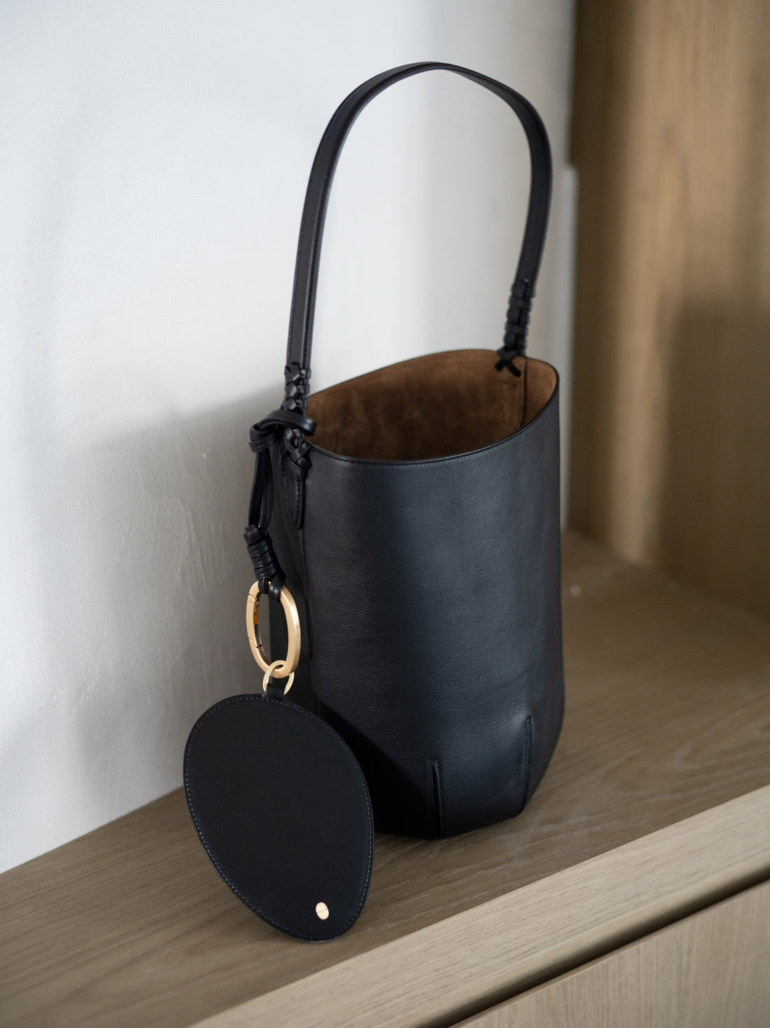 Mame Kurogouchi × Tsuchiya Kaban Monogram Rounded Leather Card Sleeve・Black