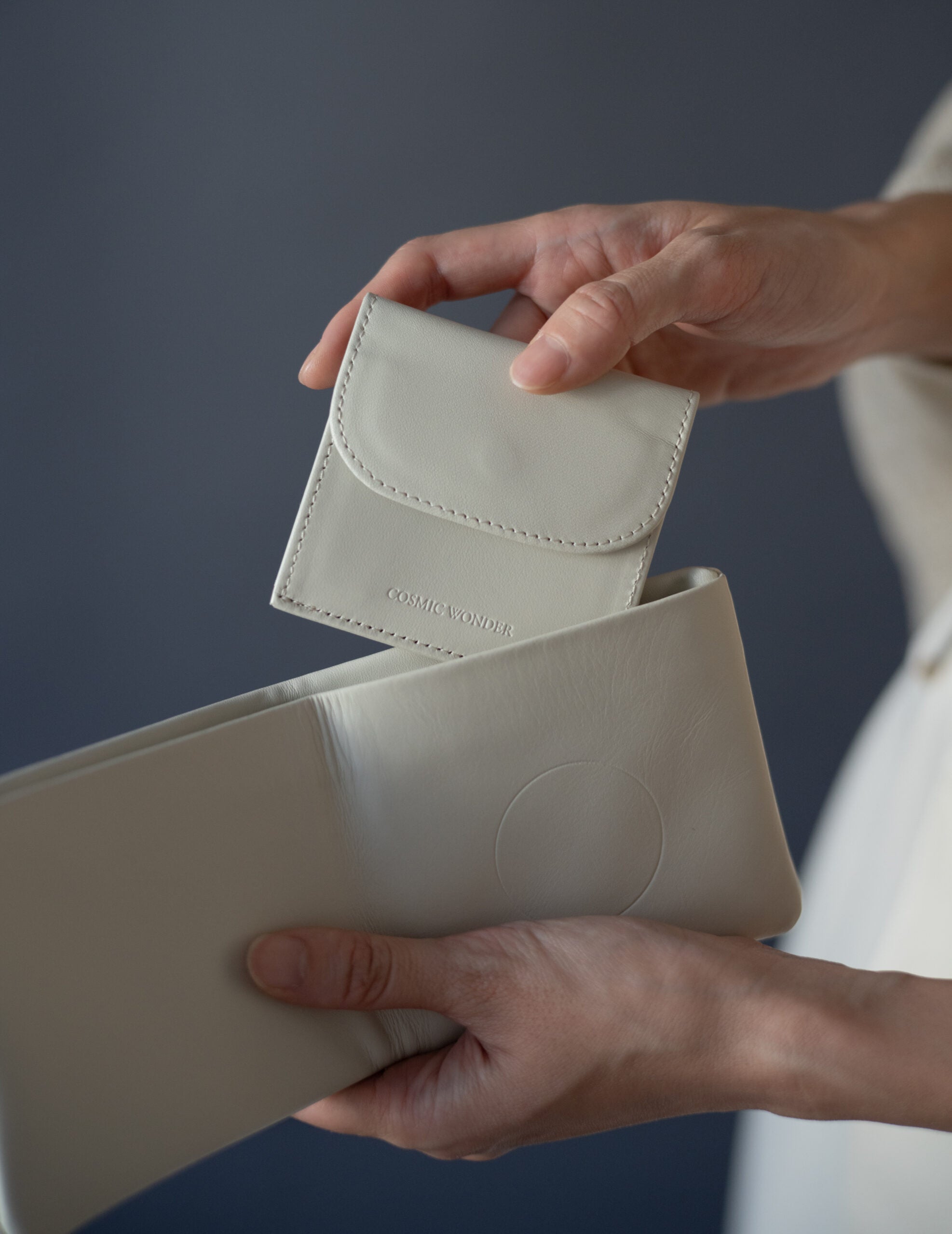 Light Leather Bifold Wallet・Grey