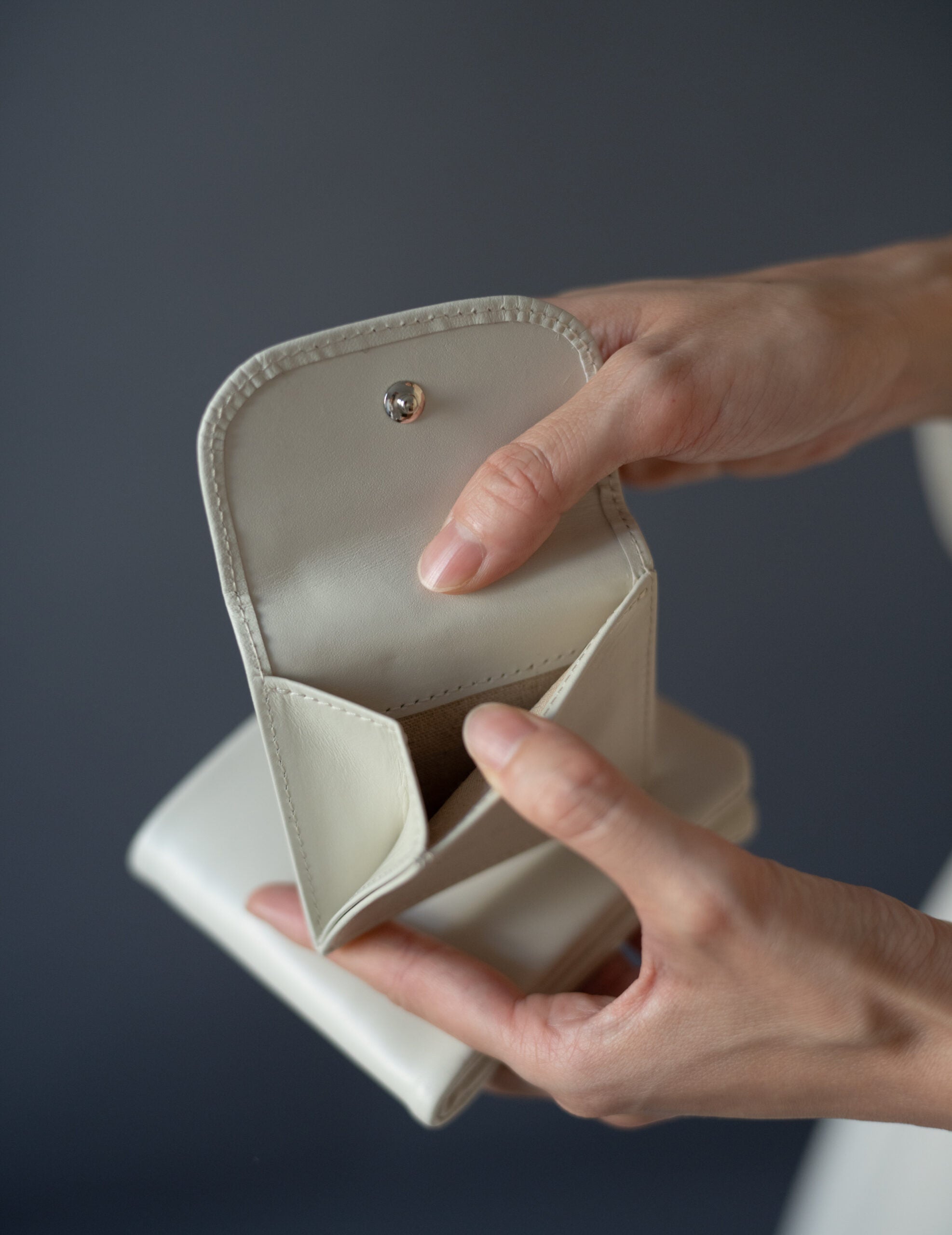 Light Leather Bifold Wallet・Grey