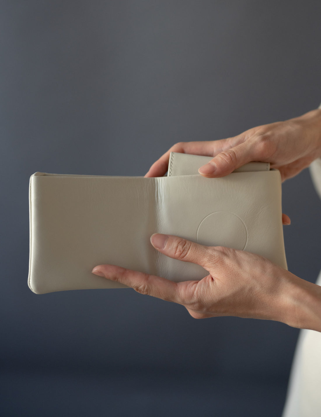 Light Leather Bifold Wallet・Grey