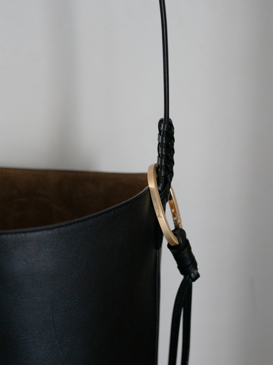 Mame Kurogouchi × Tsuchiya Kaban Oval Leather Strap with Carabiner・Black