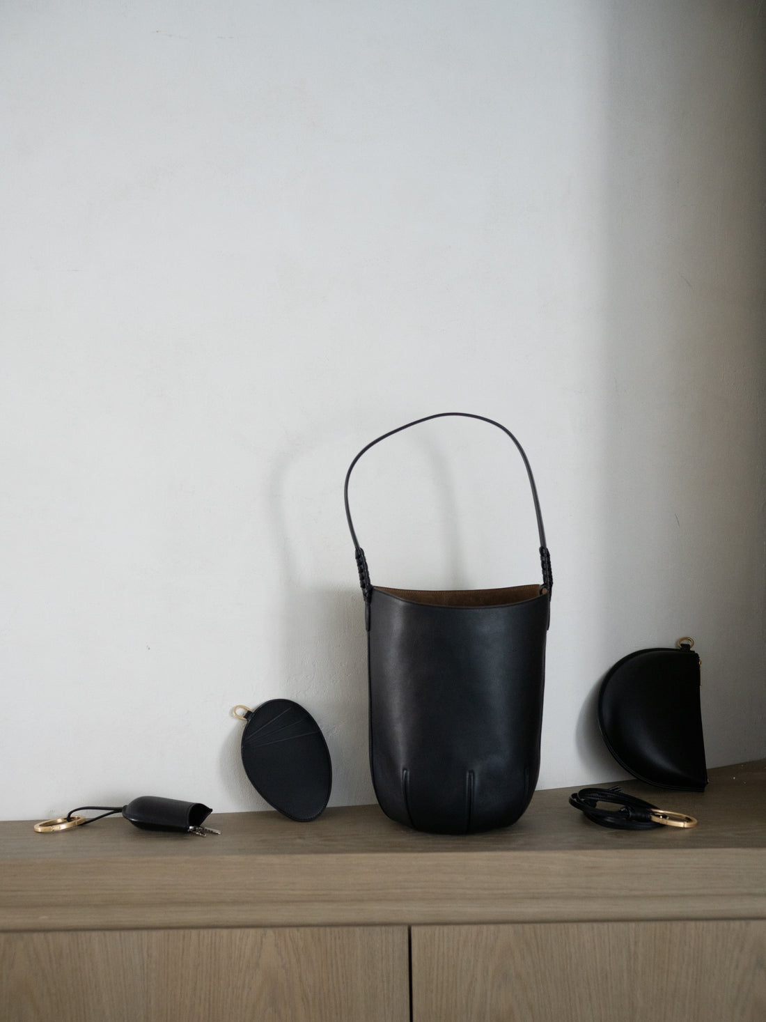 Mame Kurogouchi × Tsuchiya Kaban Medium Mayu Bucket Bag・Black