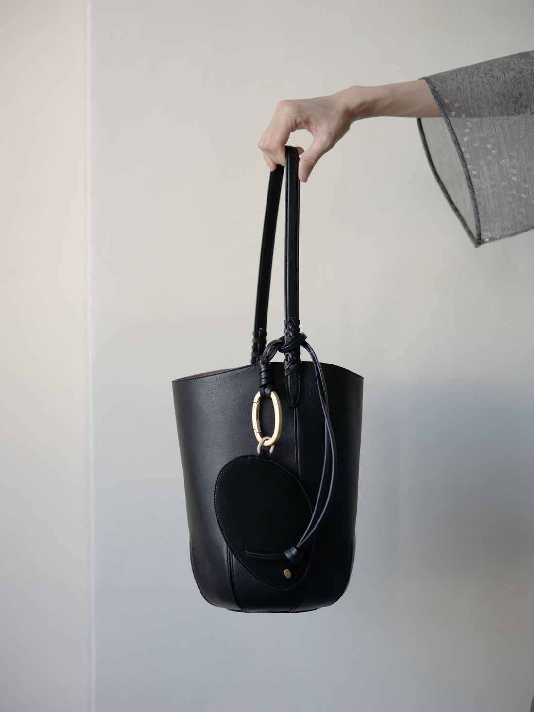 Mame Kurogouchi × Tsuchiya Kaban Monogram Rounded Leather Card Sleeve・Black