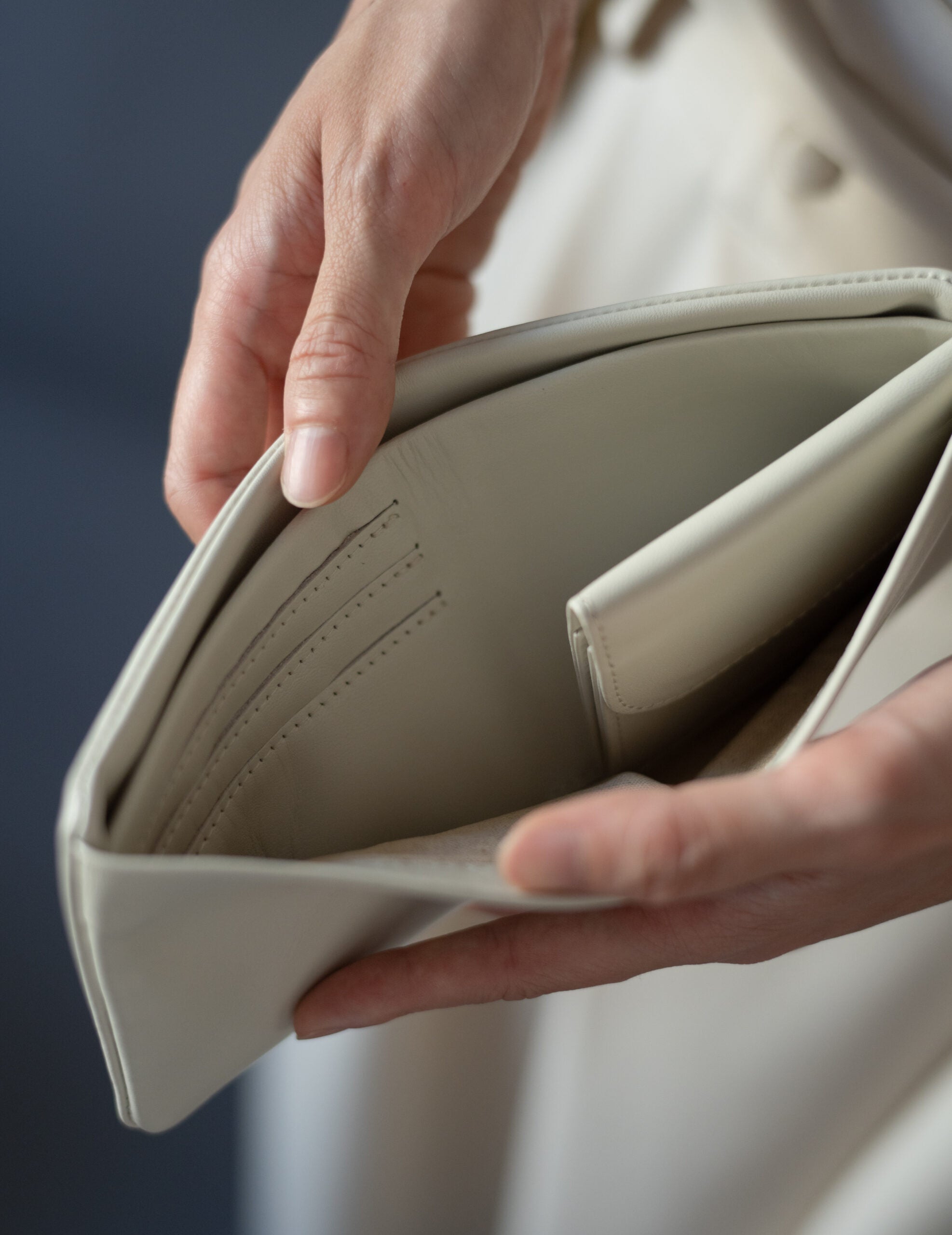 Light Leather Bifold Wallet・Grey