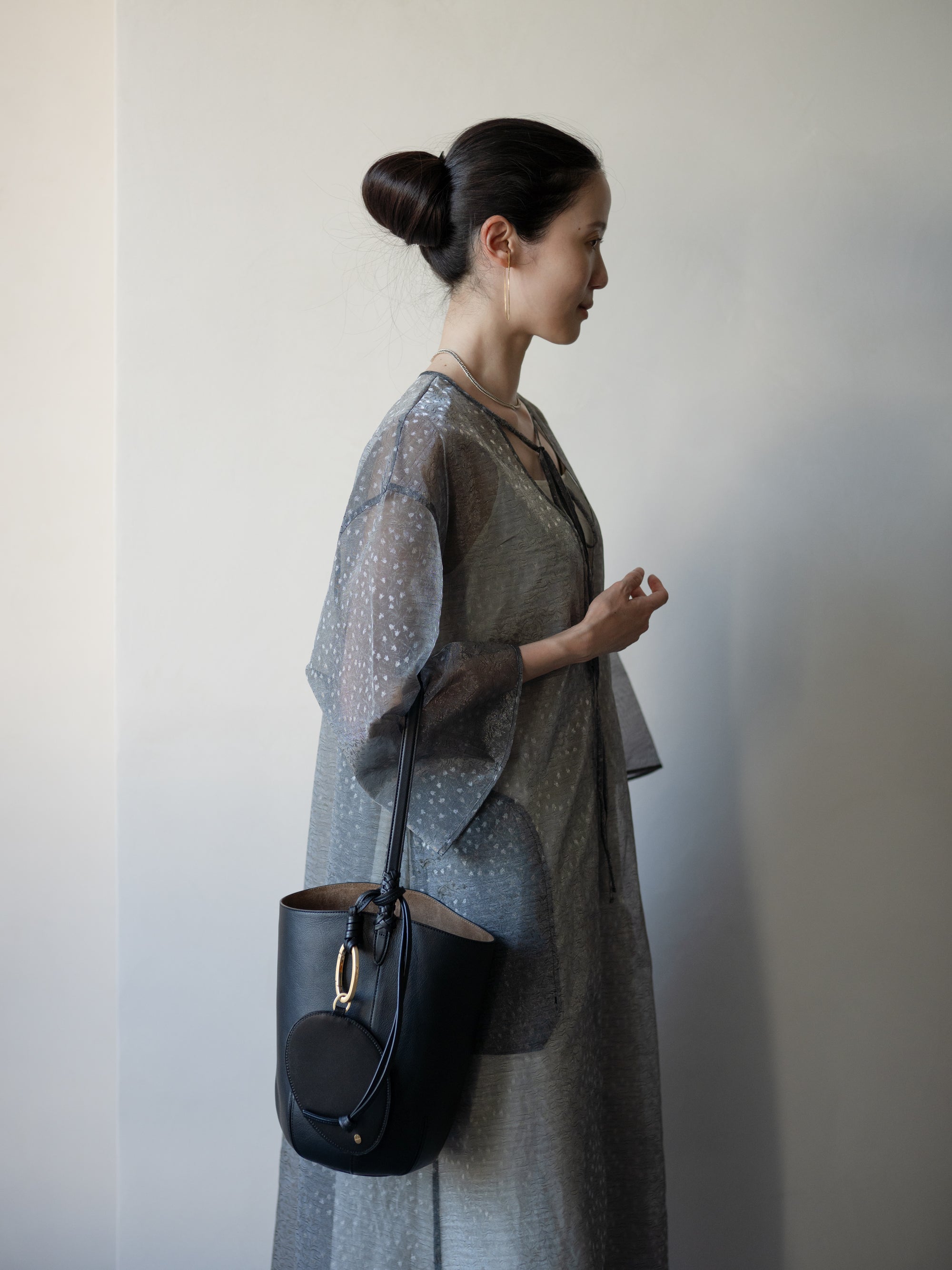 Mame Kurogouchi × Tsuchiya Kaban Oval Leather Strap with Carabiner・Black
