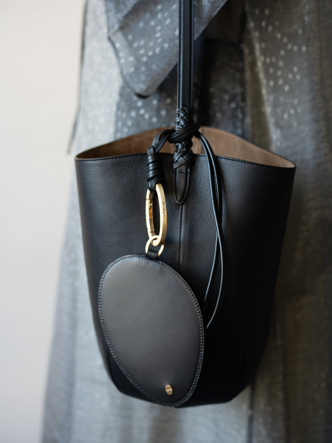 Mame Kurogouchi × Tsuchiya Kaban Monogram Rounded Leather Card Sleeve・Black