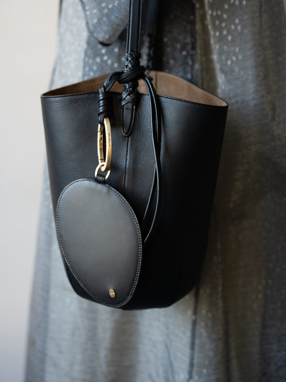 Mame Kurogouchi × Tsuchiya Kaban Oval Leather Strap with Carabiner・Black