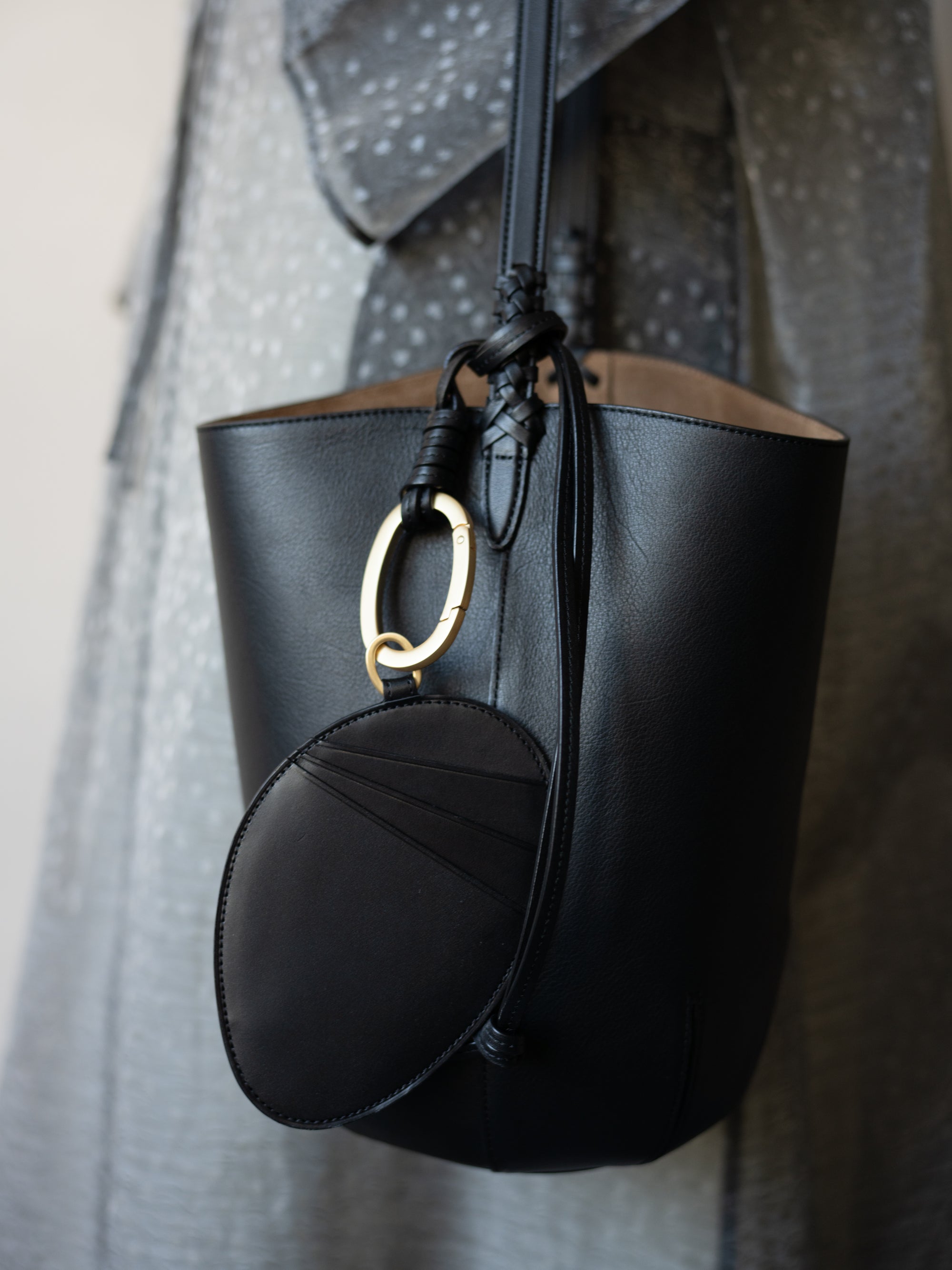 Mame Kurogouchi × Tsuchiya Kaban Monogram Rounded Leather Card Sleeve・Black