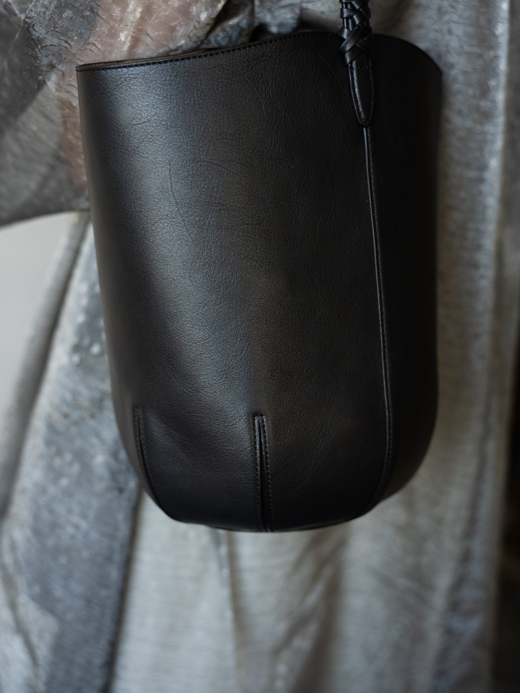 Mame Kurogouchi × Tsuchiya Kaban Medium Mayu Bucket Bag・Black