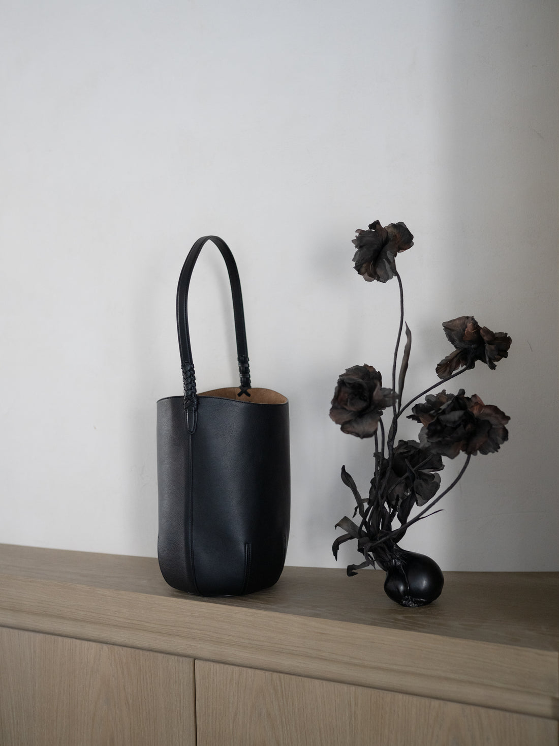 Mame Kurogouchi × Tsuchiya Kaban Medium Mayu Bucket Bag・Black