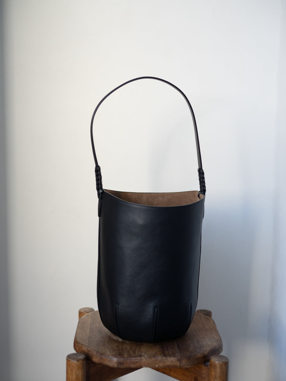 Mame Kurogouchi × Tsuchiya Kaban Medium Mayu Bucket Bag・Black