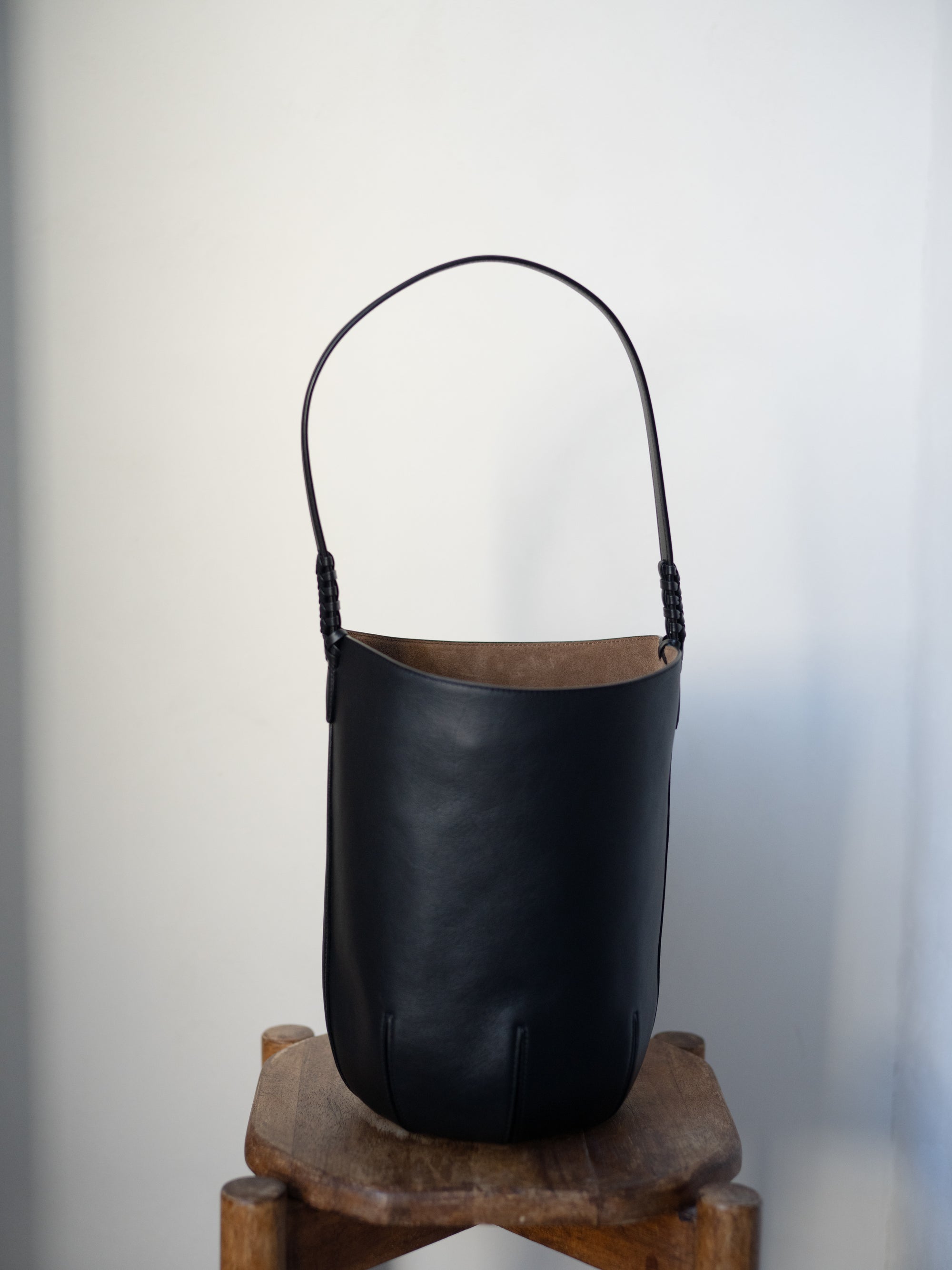 Mame Kurogouchi × Tsuchiya Kaban Medium Mayu Bucket Bag・Black