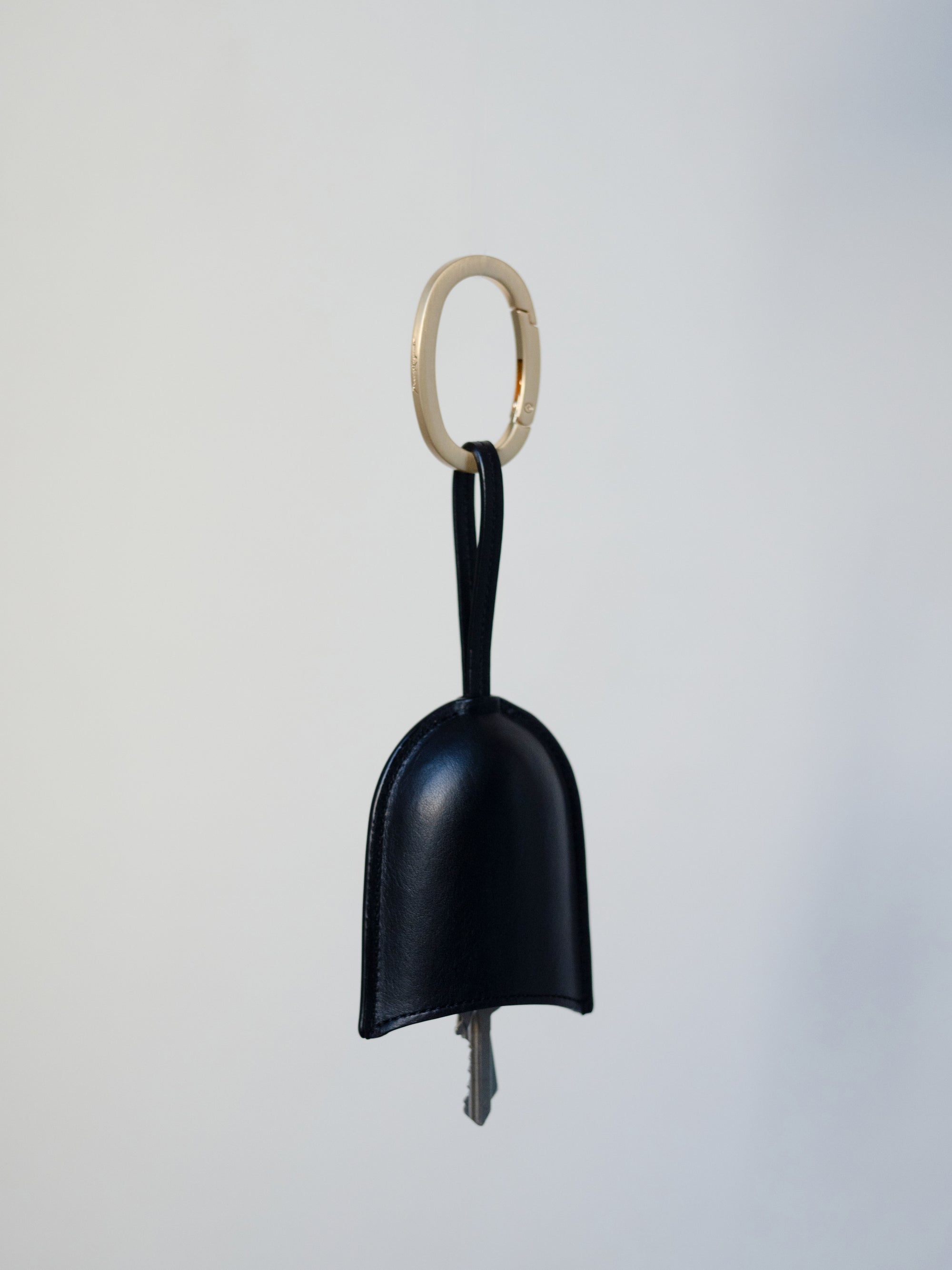 Mame Kurogouchi × Tsuchiya Kaban Oval Leather Keyring・Black