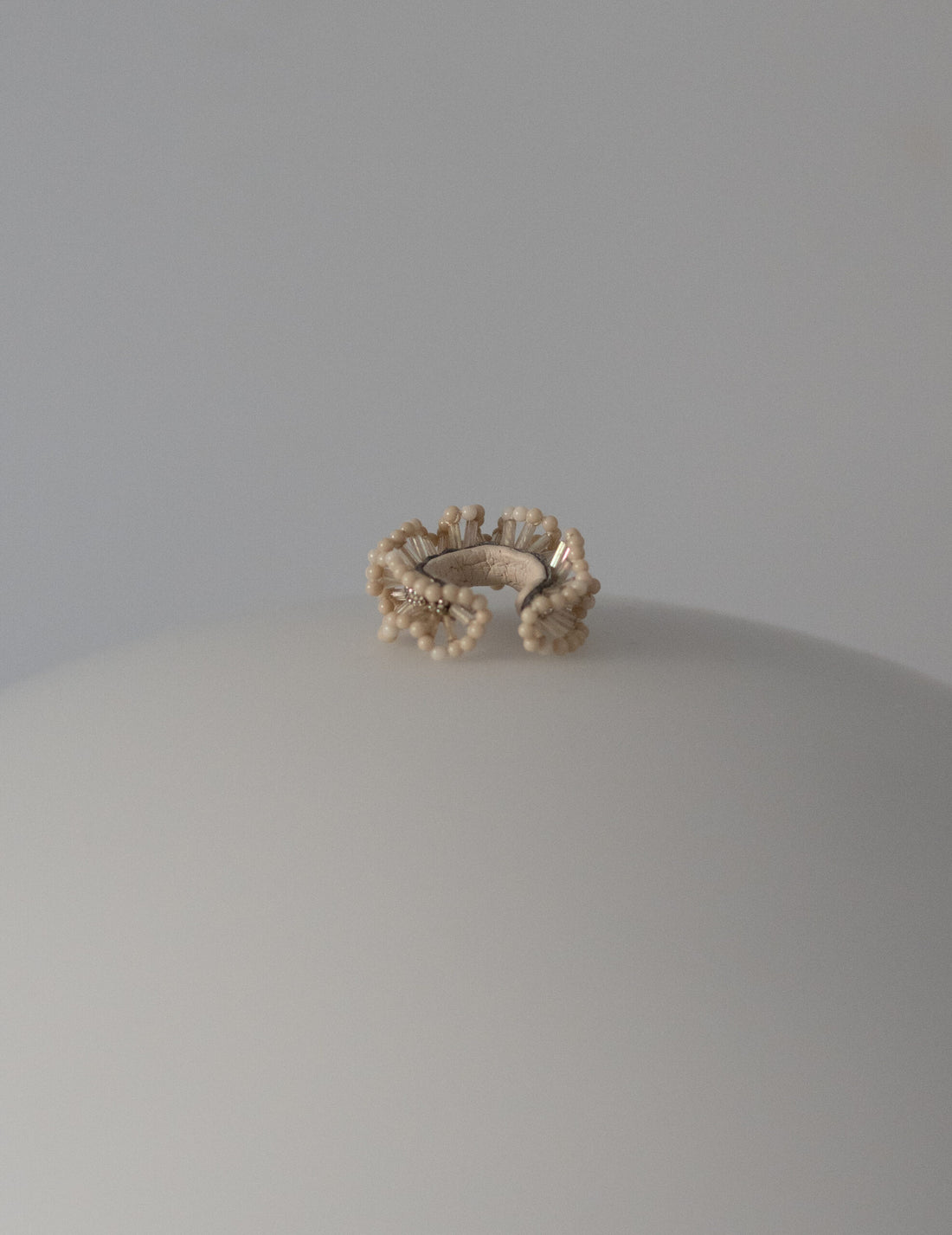 Chase 耳骨夾・白色