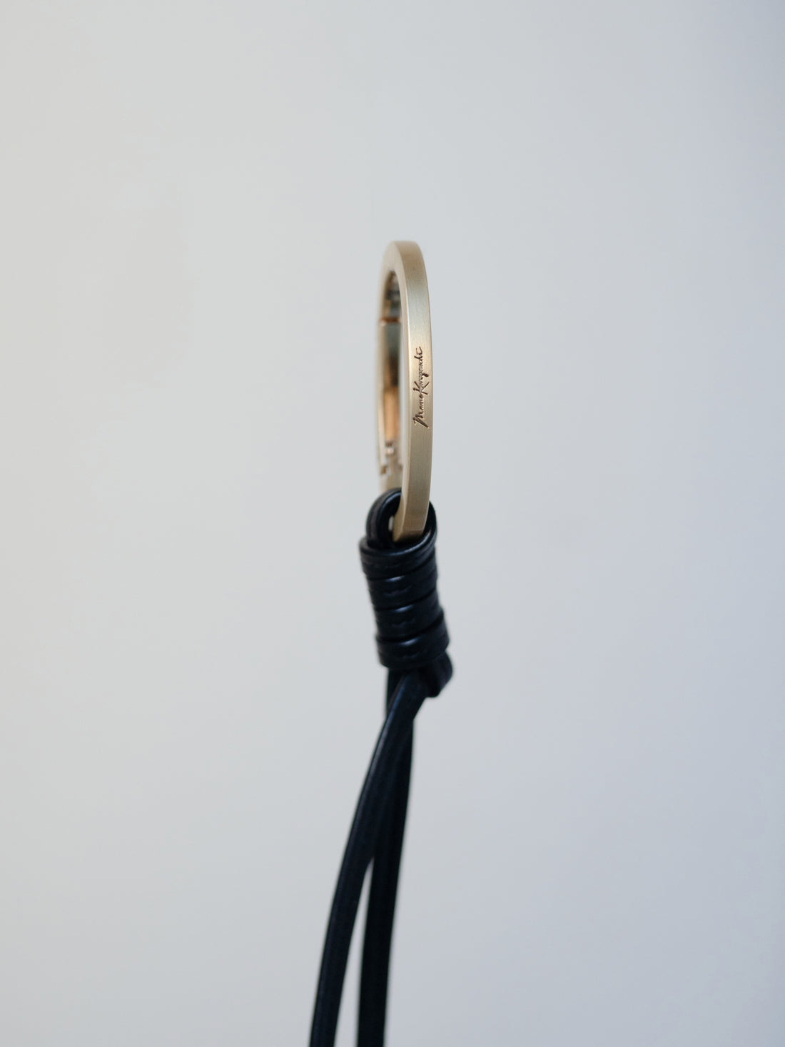 Mame Kurogouchi × Tsuchiya Kaban Oval Leather Strap with Carabiner・Black