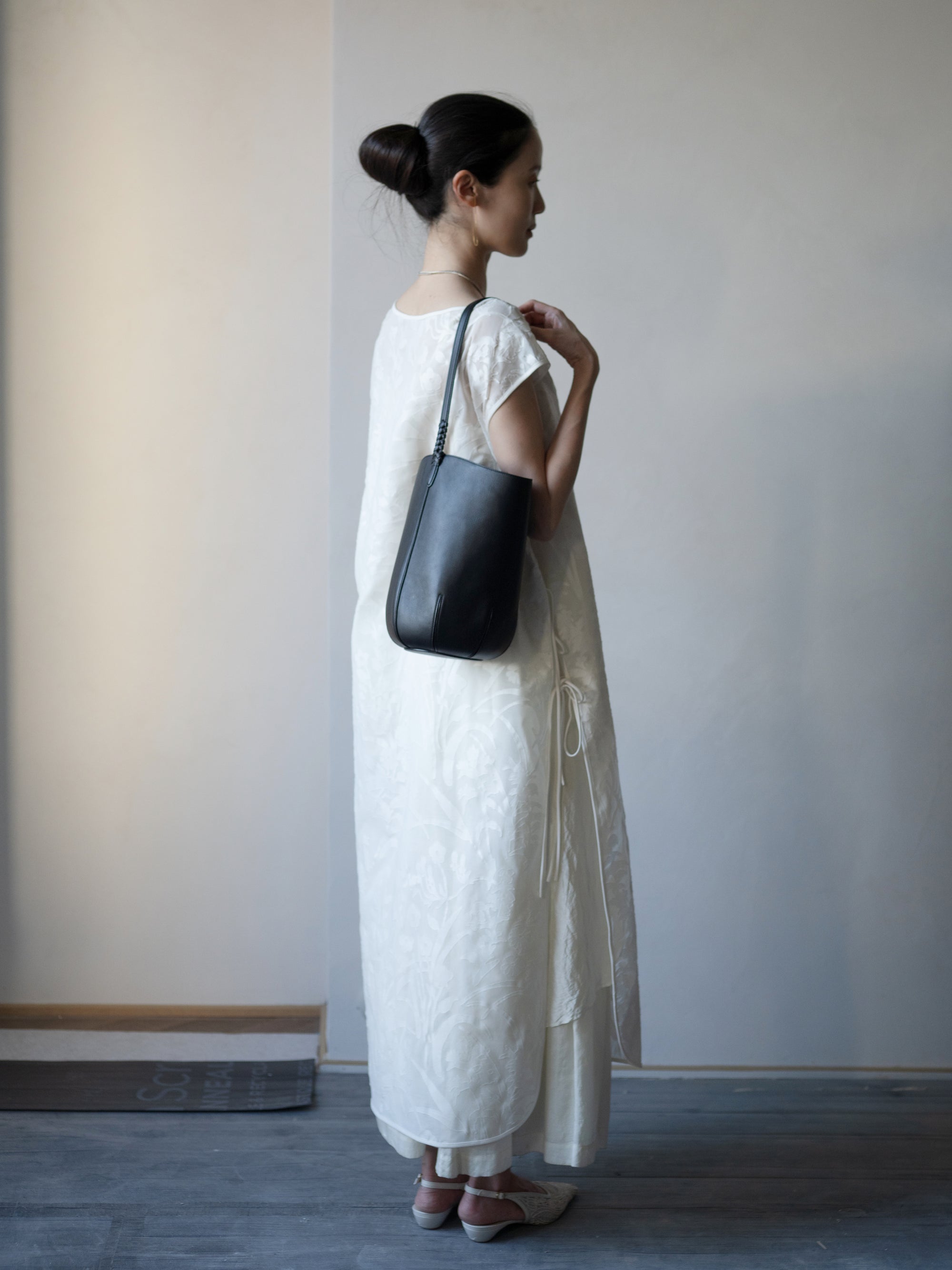 Mame Kurogouchi × Tsuchiya Kaban Medium Mayu Bucket Bag・Black