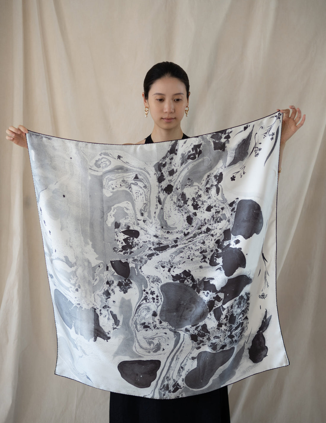 Hand Printed Silk Scarf・Grey